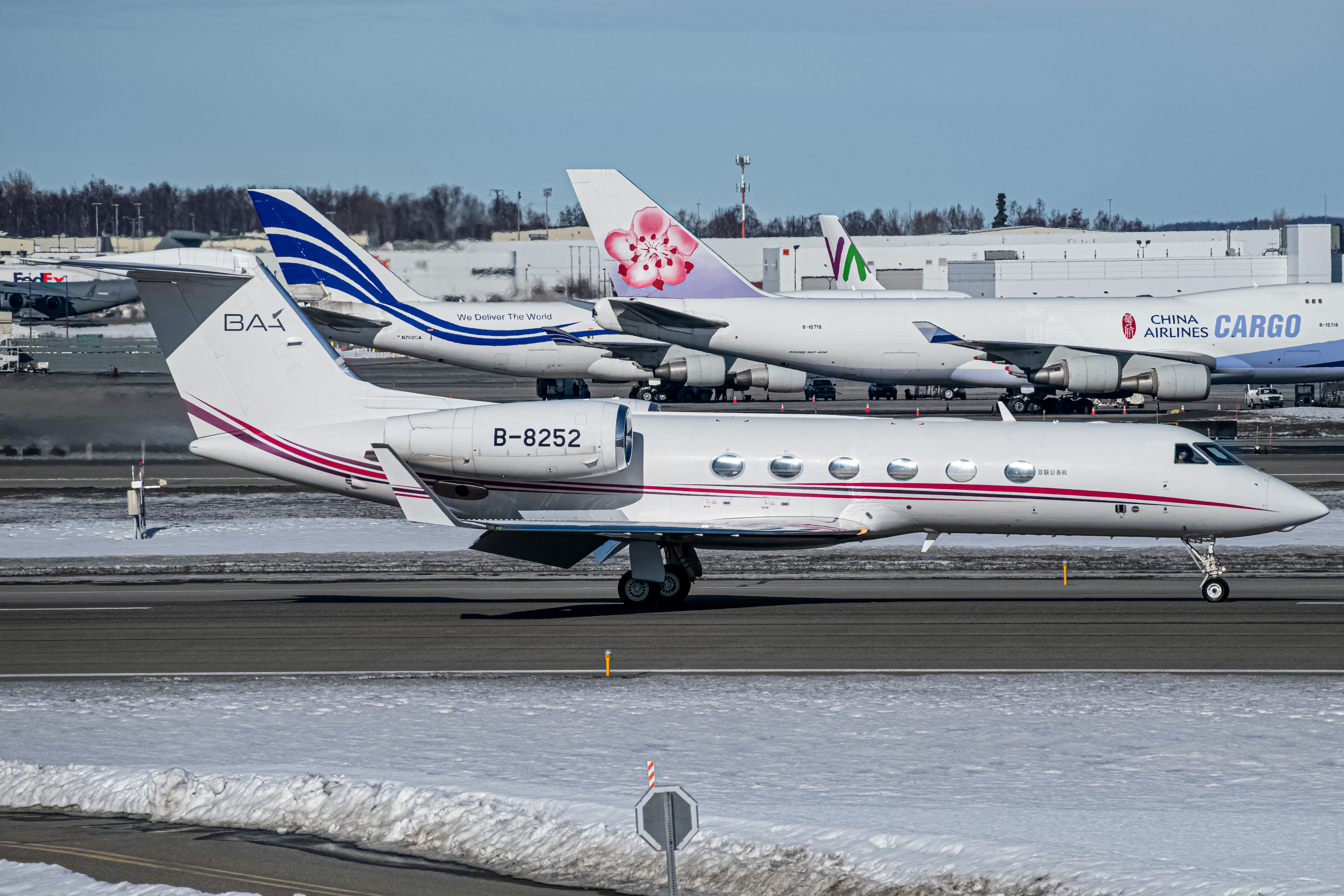Full size: PRIVATE Gulfstream G450 B-8252 at Anchorage Ted Stevens International Airport