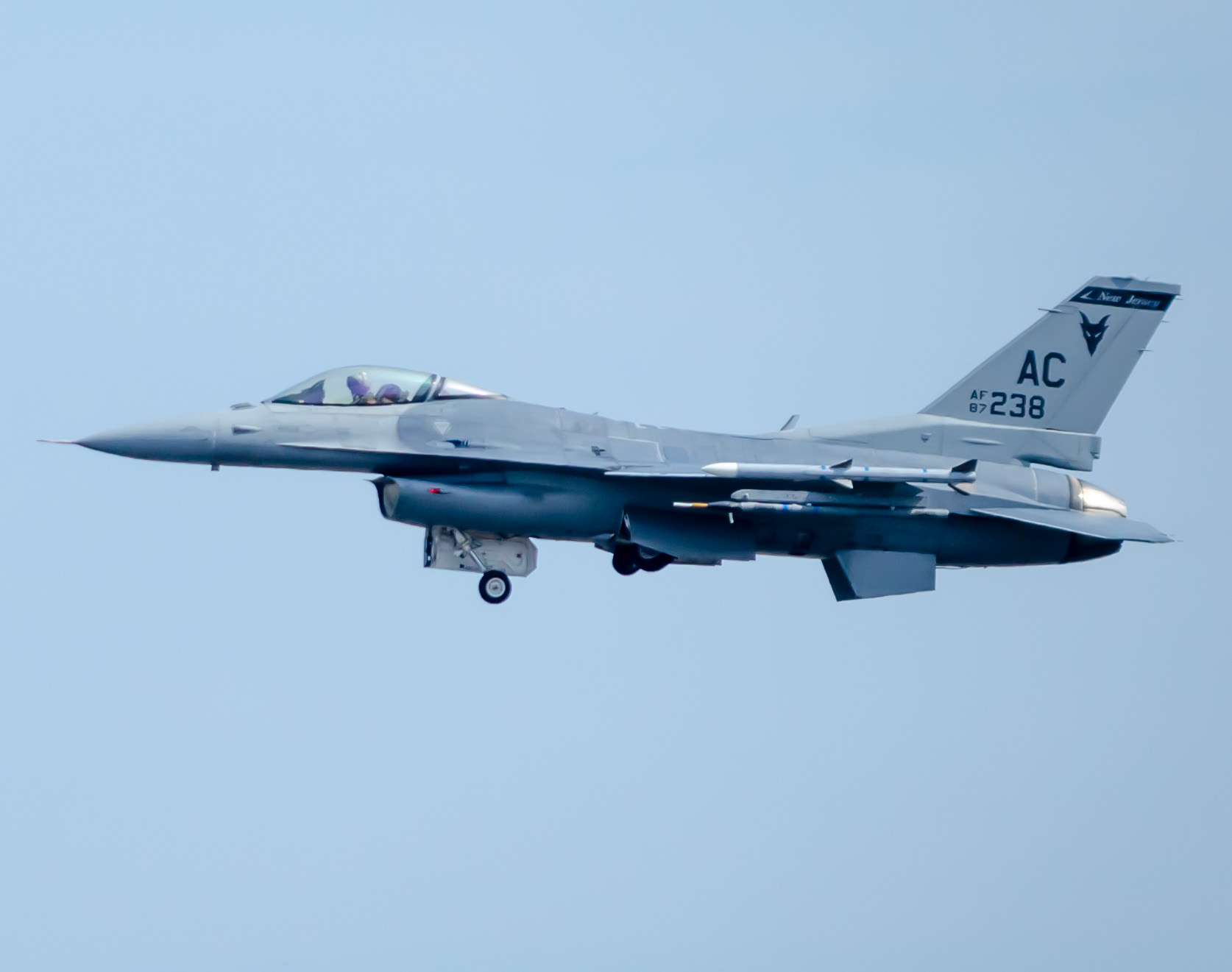 Full size: Air National Guard General Dynamics F-16 Fighting Falcon 870238 at Atlantic City International Airport