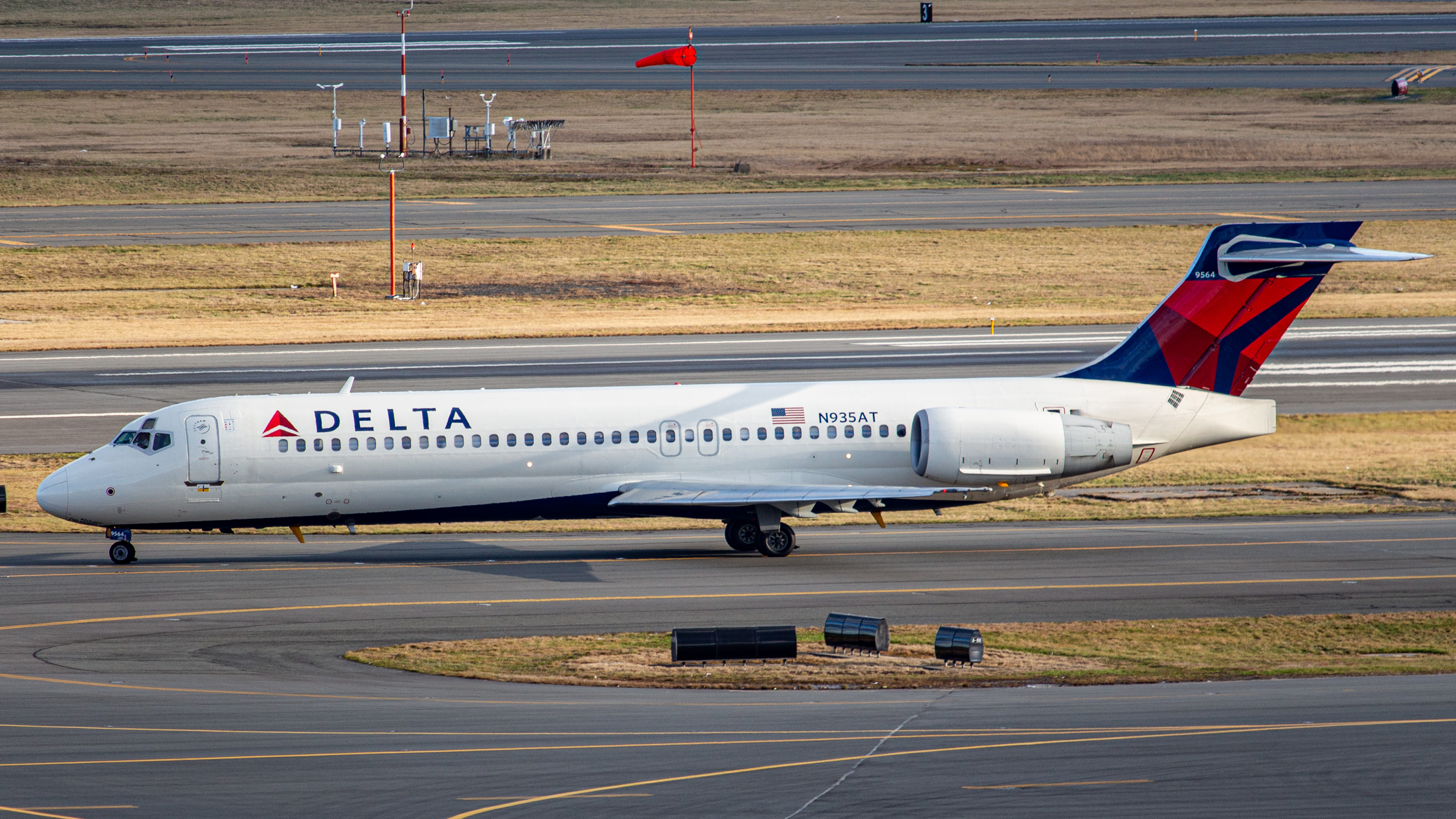 Full size: Delta Airlines Boeing 717-200 N935AT at General Edward Lawrence Logan International Airport