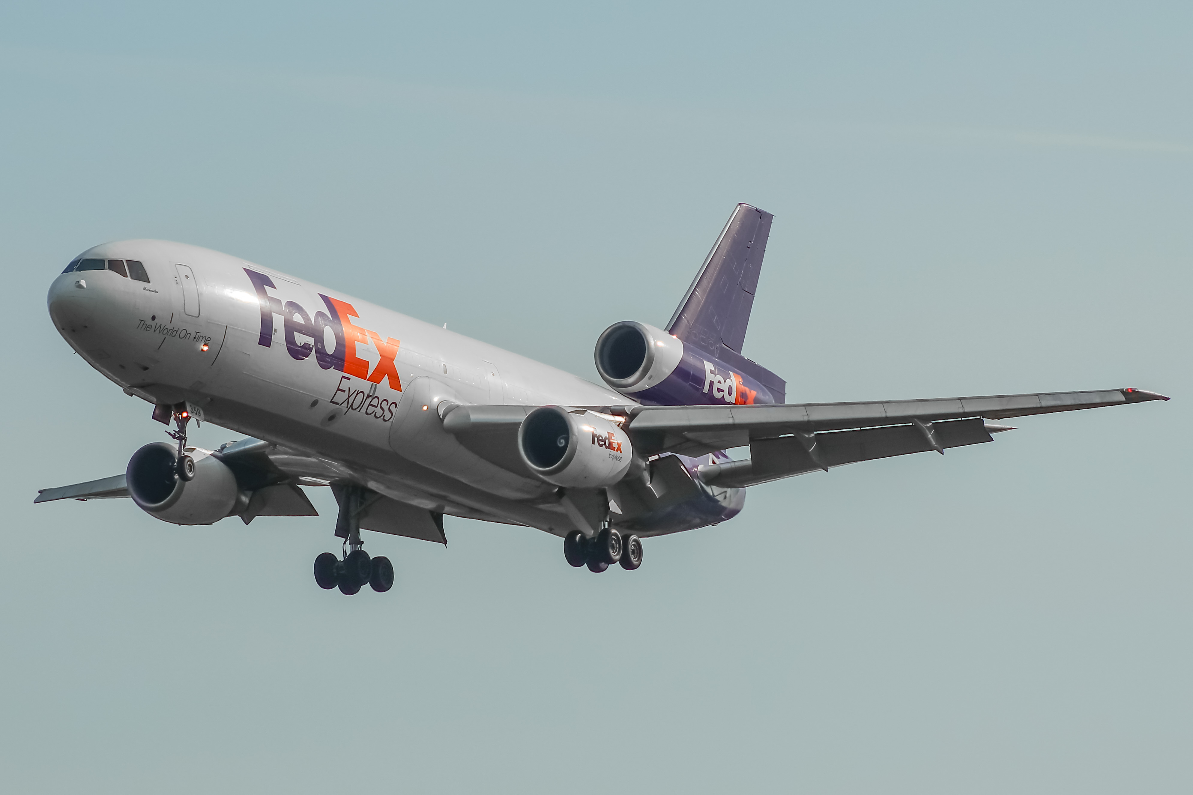 Full size: FedEx McDonnell Douglas DC-10F N359FE at General Mitchell International Airport