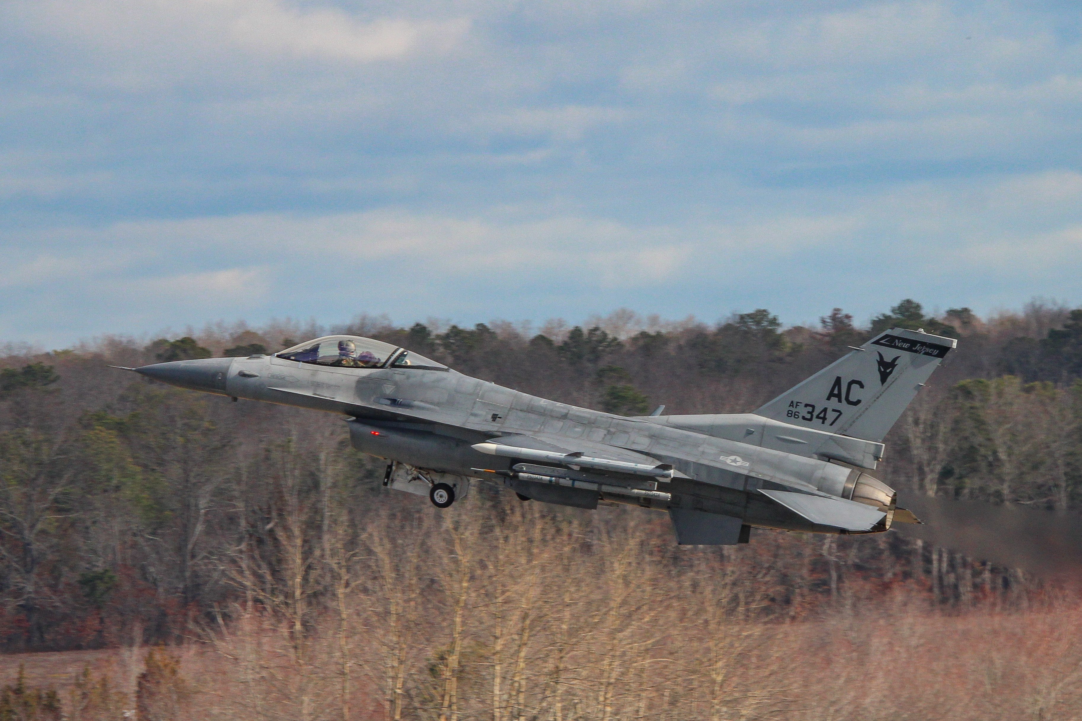 Full size: USAF - United States Air Force General Dynamics F-16 Fighting Falcon 86-0347 at Atlantic City International Airport