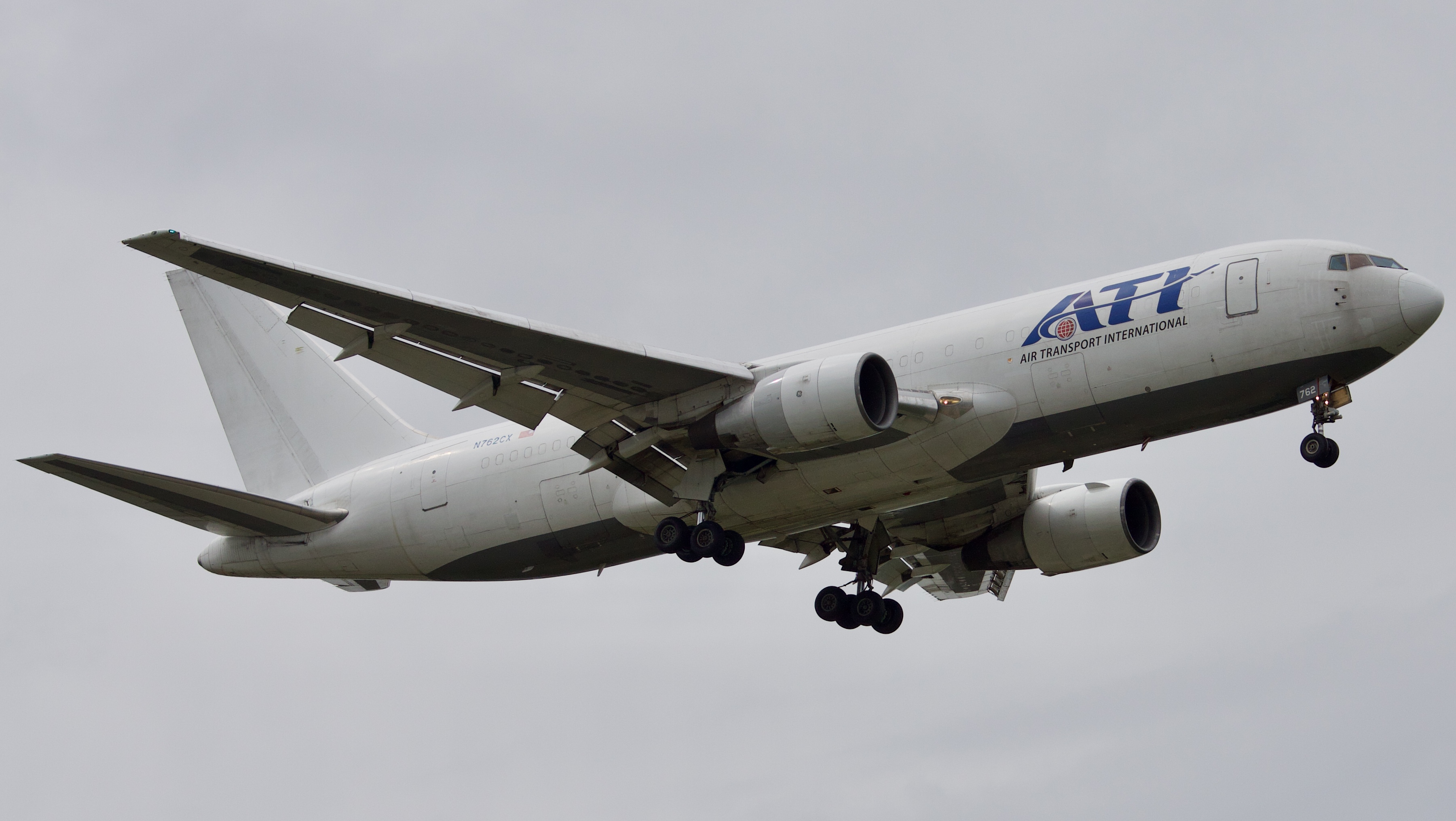 Full size: ATI International  Boeing 767-200(BDSF) N762CX at Houston-George Bush Intercontinental Airport