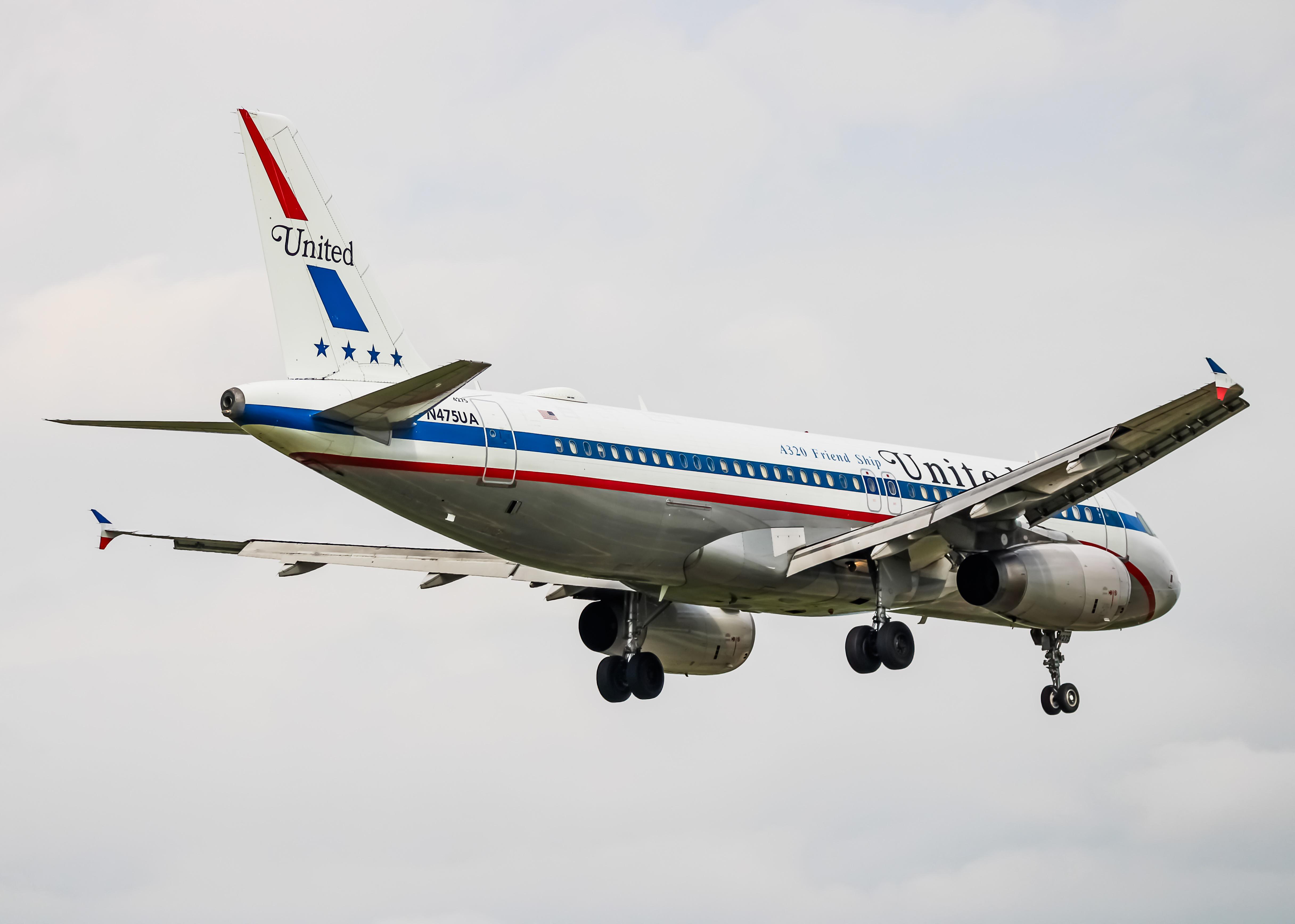 Full size: United Airlines Airbus A320 N475UA at Baltimore/Washington International Thurgood Marshall Airport