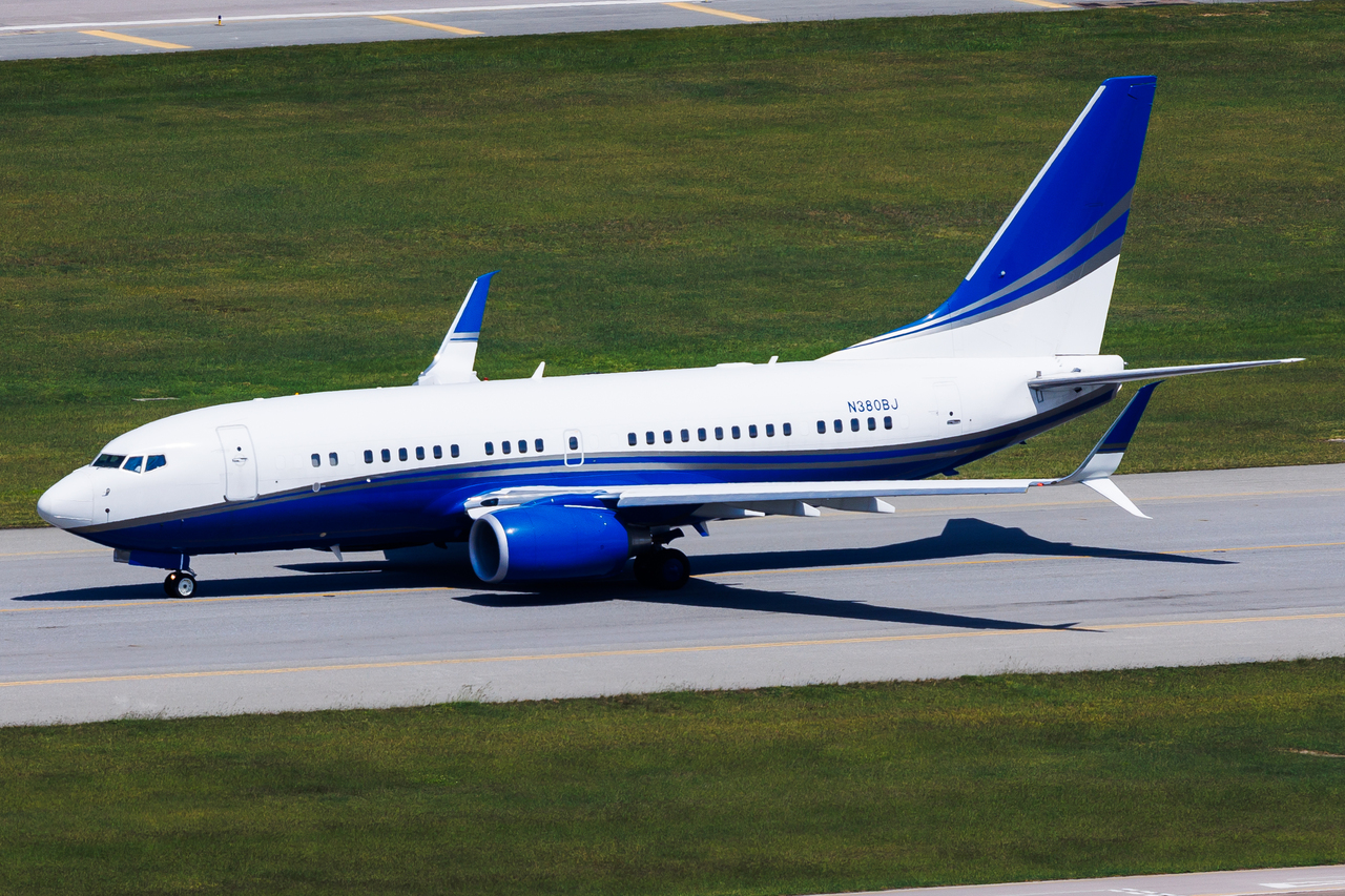 Full size: PRIVATE Boeing 737-700BBJ N380BJ at Hong Kong International Airport
