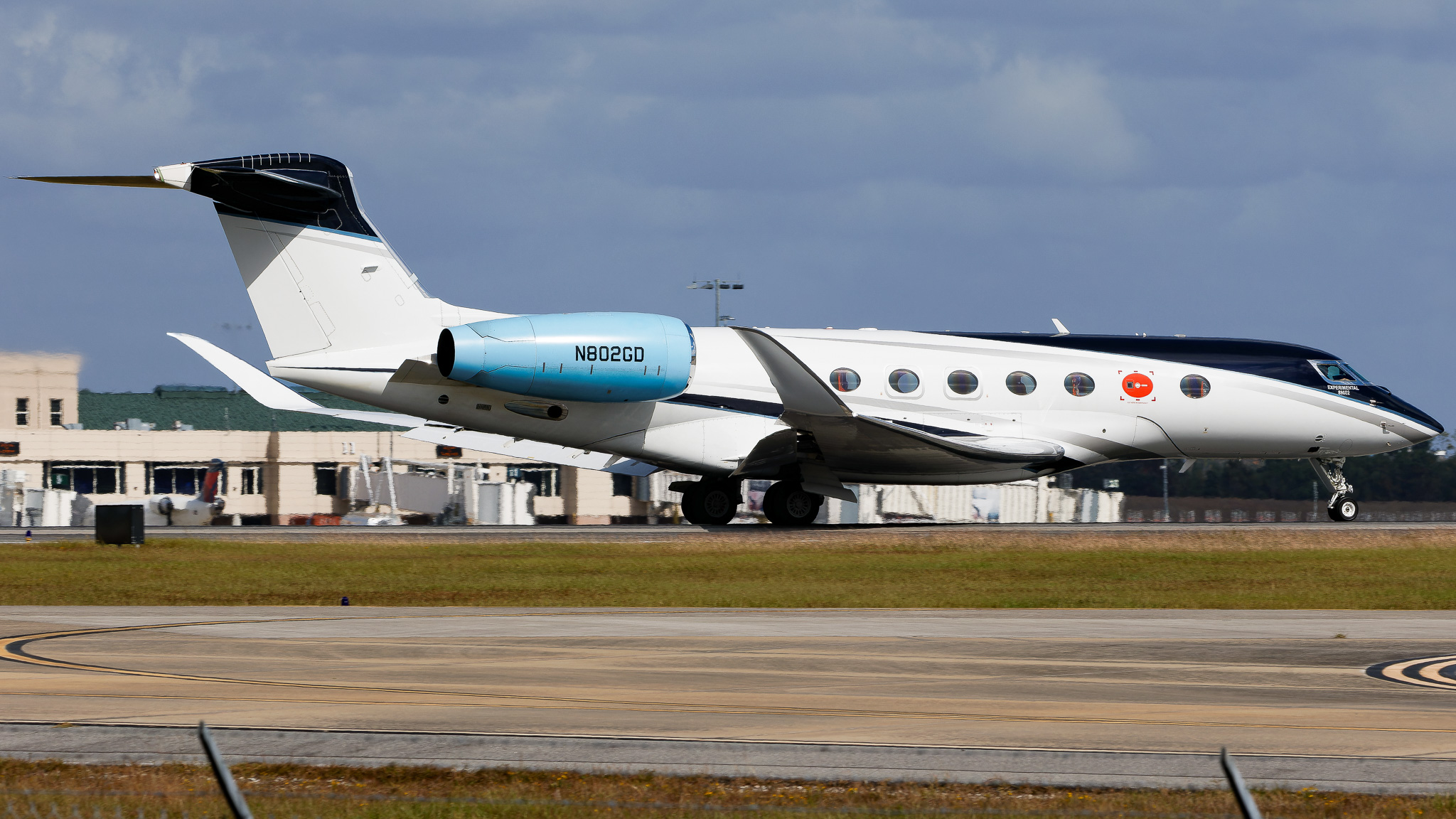 Full size: Gulfstream Aerospace Gulfstream G800 N802GD at Savannah/Hilton Head International Airport