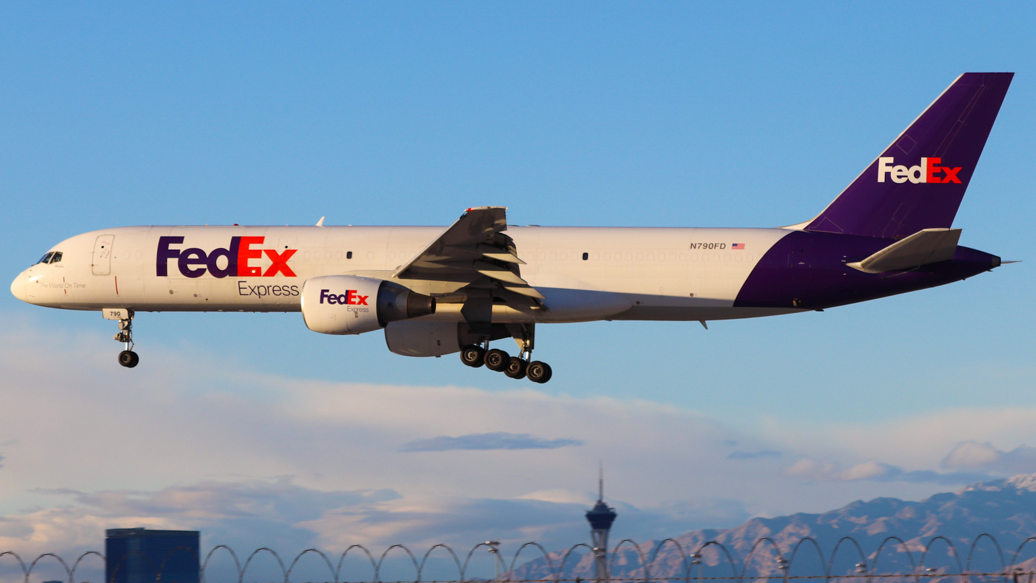 Full size: FedEx Boeing 757-200 N790FD at Harry Reid International Airport