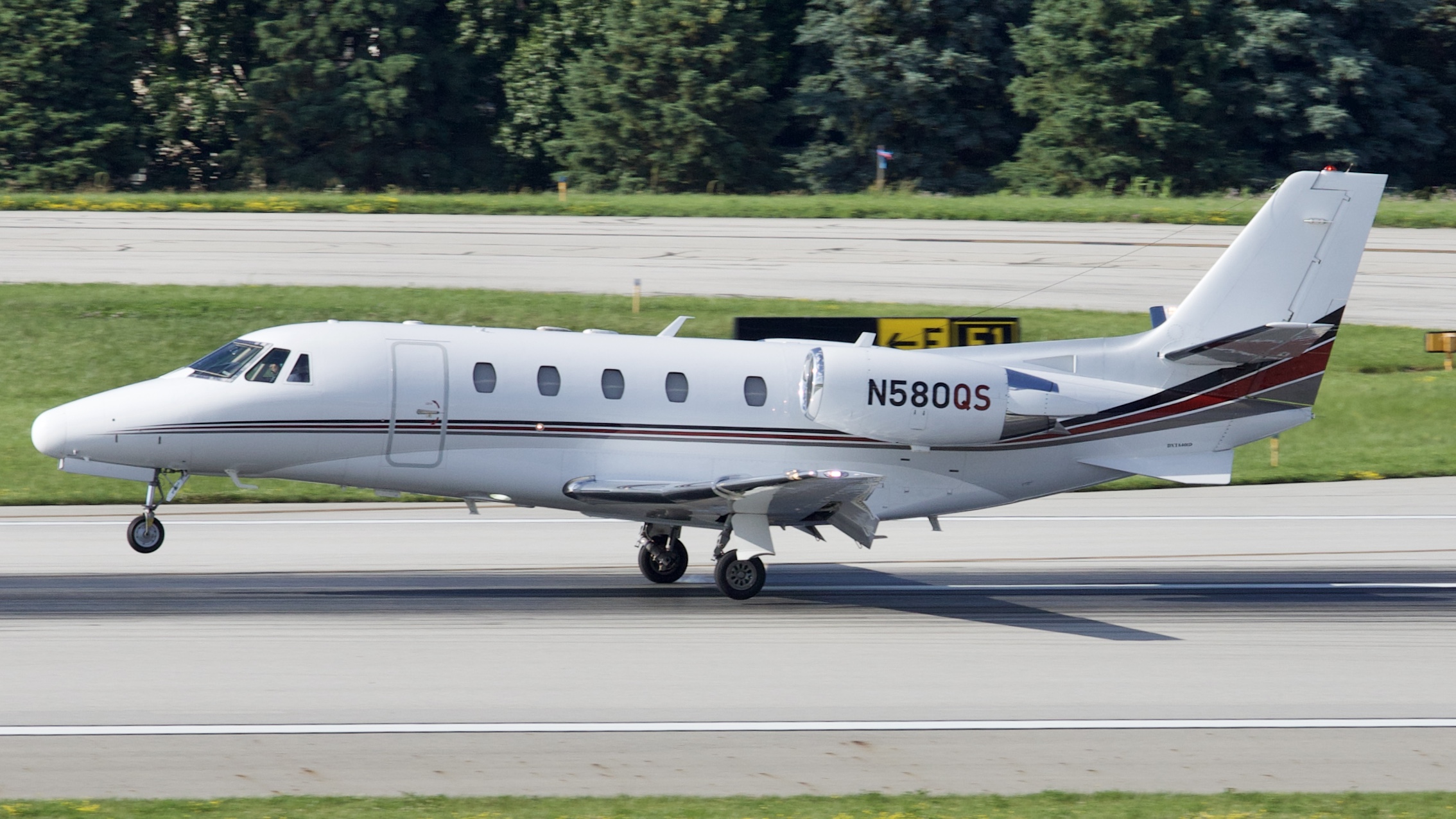 Full size: NetJets Cessna 560XLS Citation Excel N580QS at John Glenn Columbus International Airport