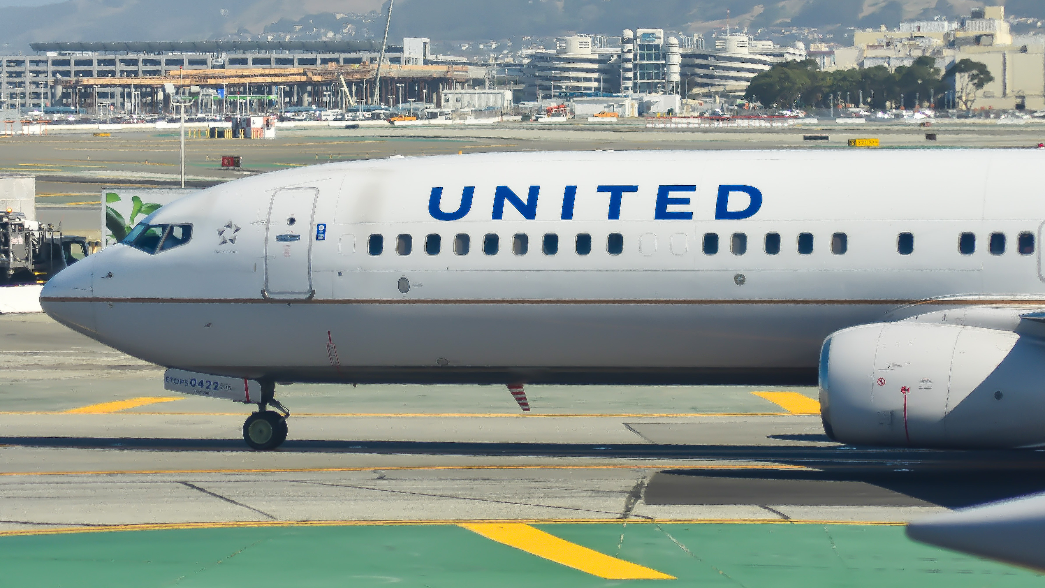 Full size: United Airlines Boeing 737-900ER N37422 at San Francisco International Airport