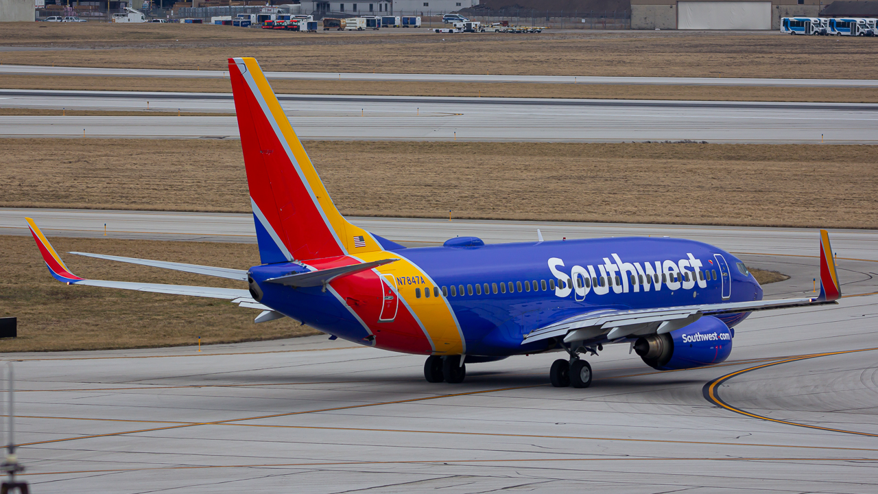 Full size: Southwest Airlines Boeing 737-700 N7847A at John Glenn Columbus International Airport