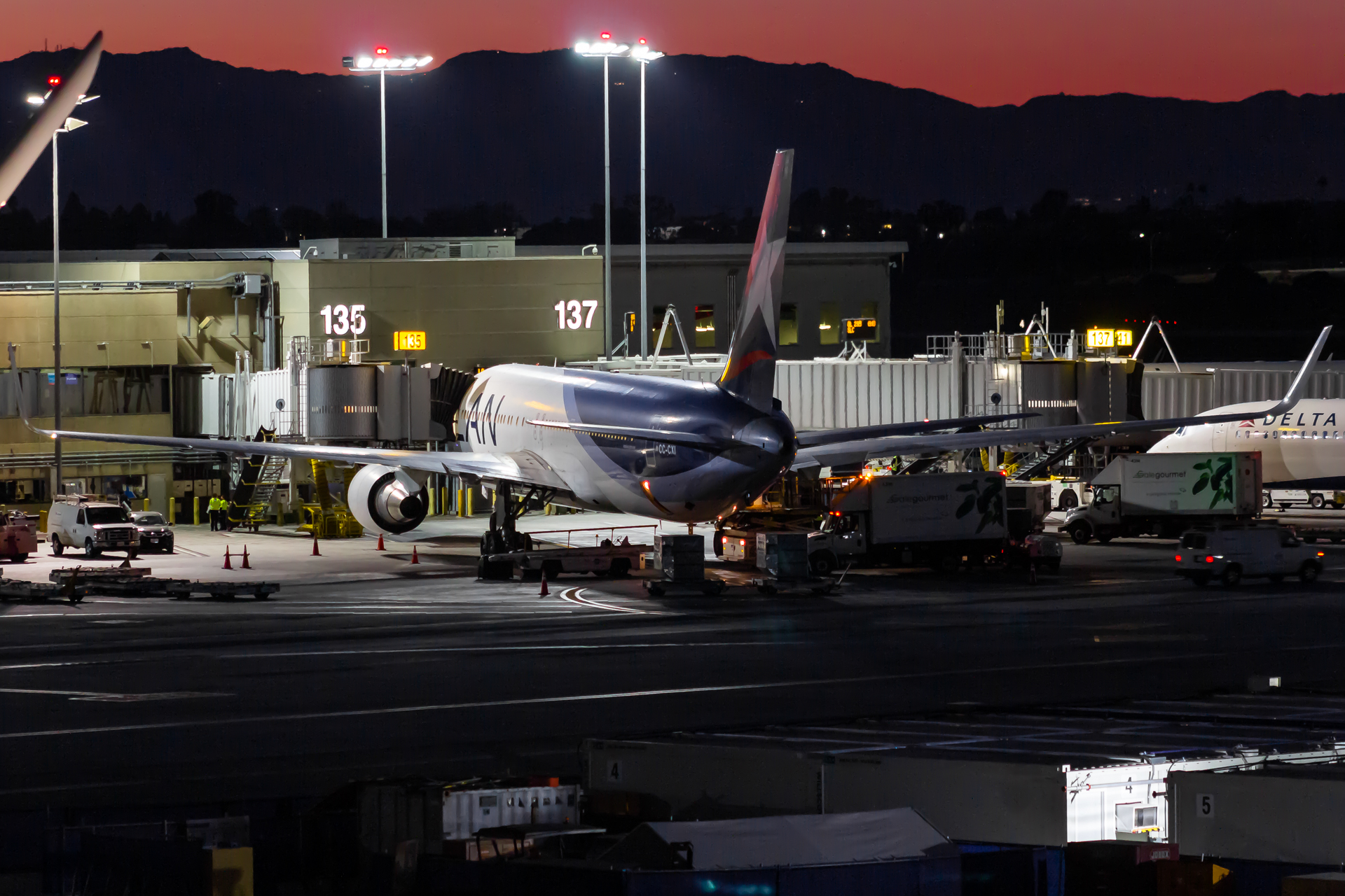 Full size: LATAM Boeing 767-300ER CC-CXI at Los Angeles International Airport