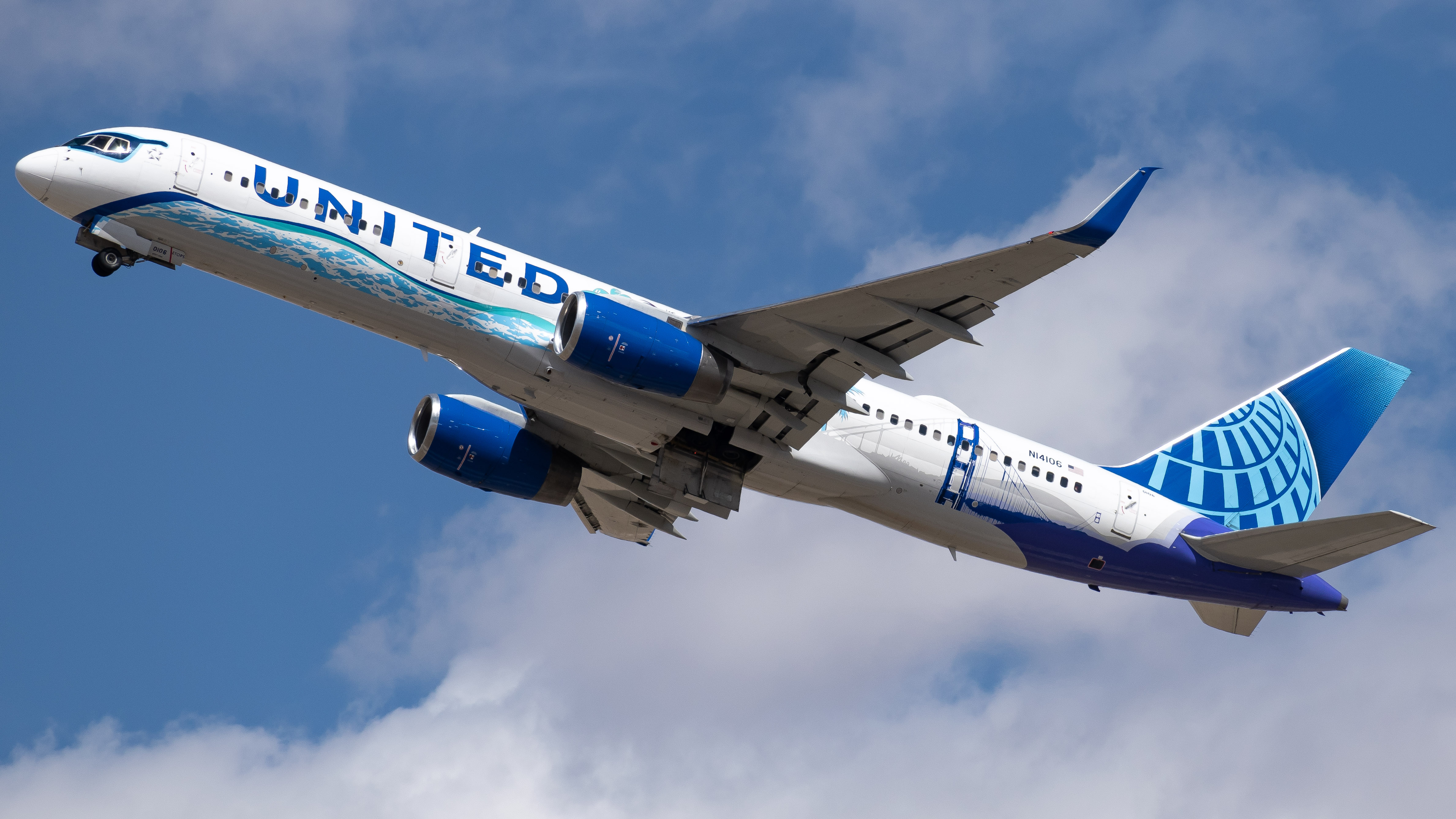Full size: United Airlines Boeing 757-200 N14106 at Denver International Airport