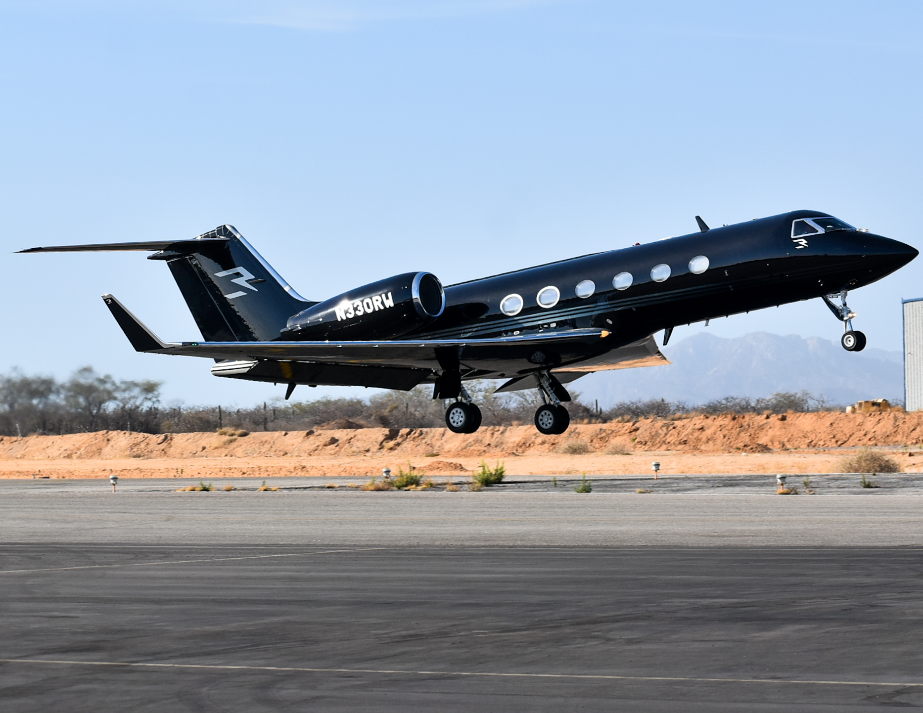 Full size: PRIVATE Gulfstream G-IV N330RW at Aeropuerto de Cabo San Lucas Internacional