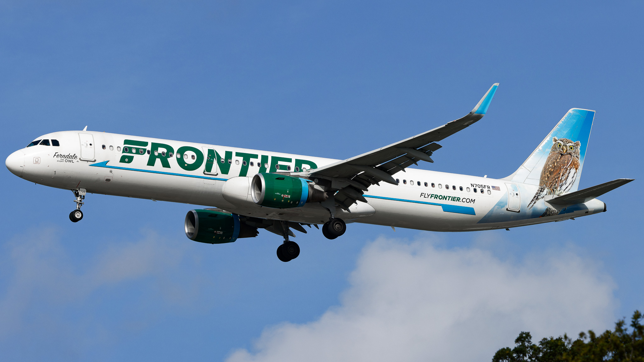 Full size: Frontier Airlines Airbus A321-200 N705FR at Sarasota/Bradenton International Airport