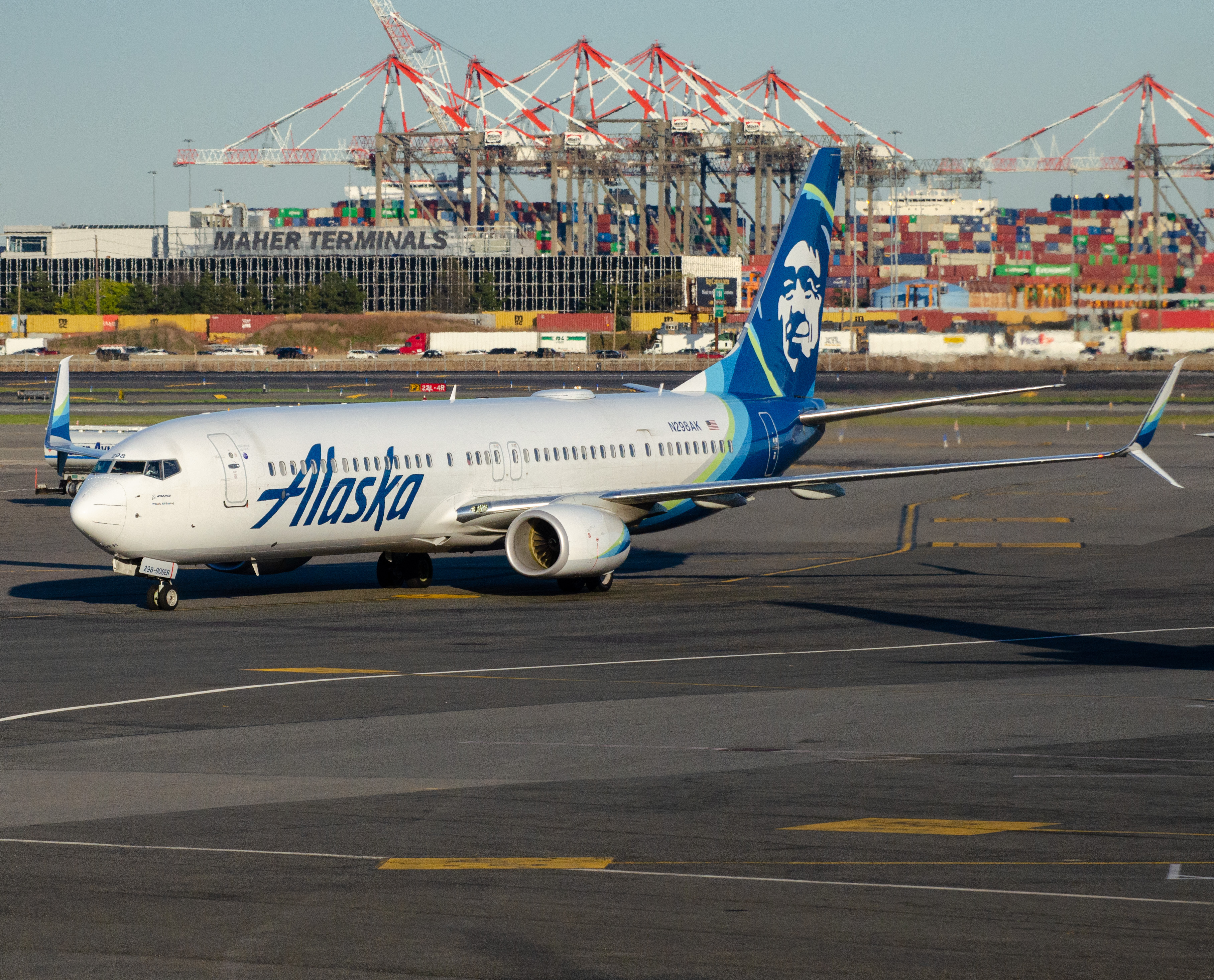 Full size: Alaska Airlines Boeing 737-900ER N298AK at Newark Liberty International Airport