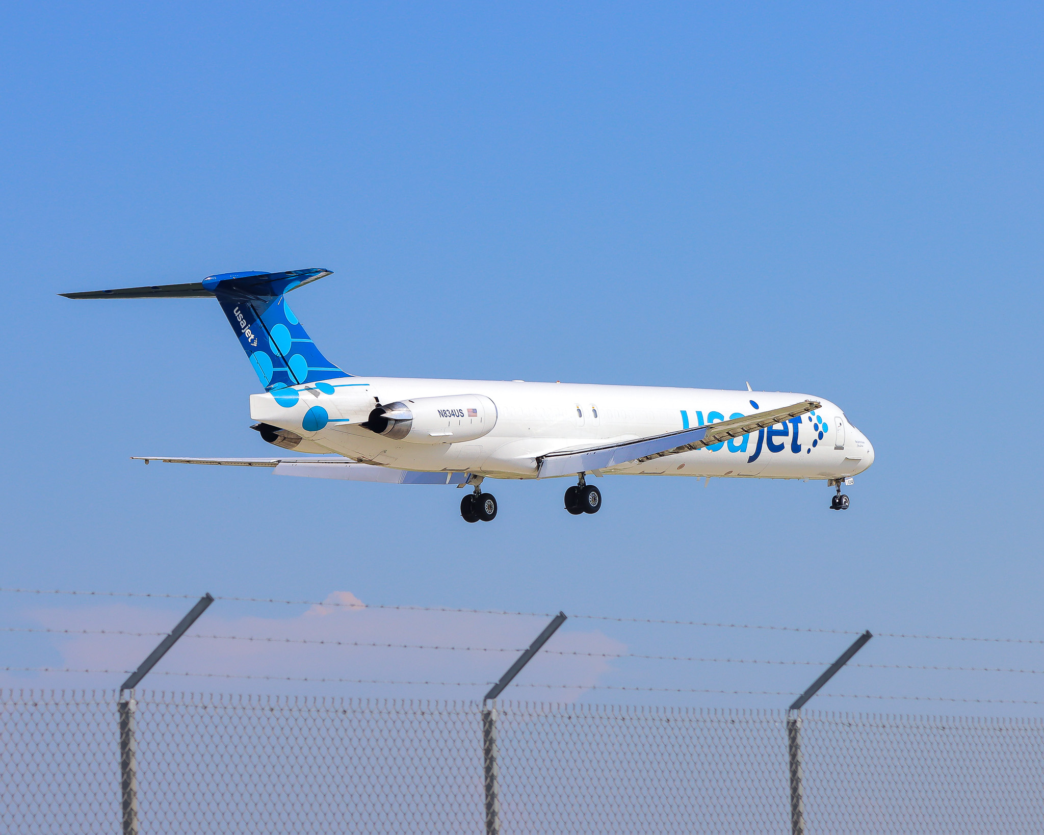 Full size: USA Jet Airlines McDonnell Douglas MD-88 N834US at General Mitchell International Airport