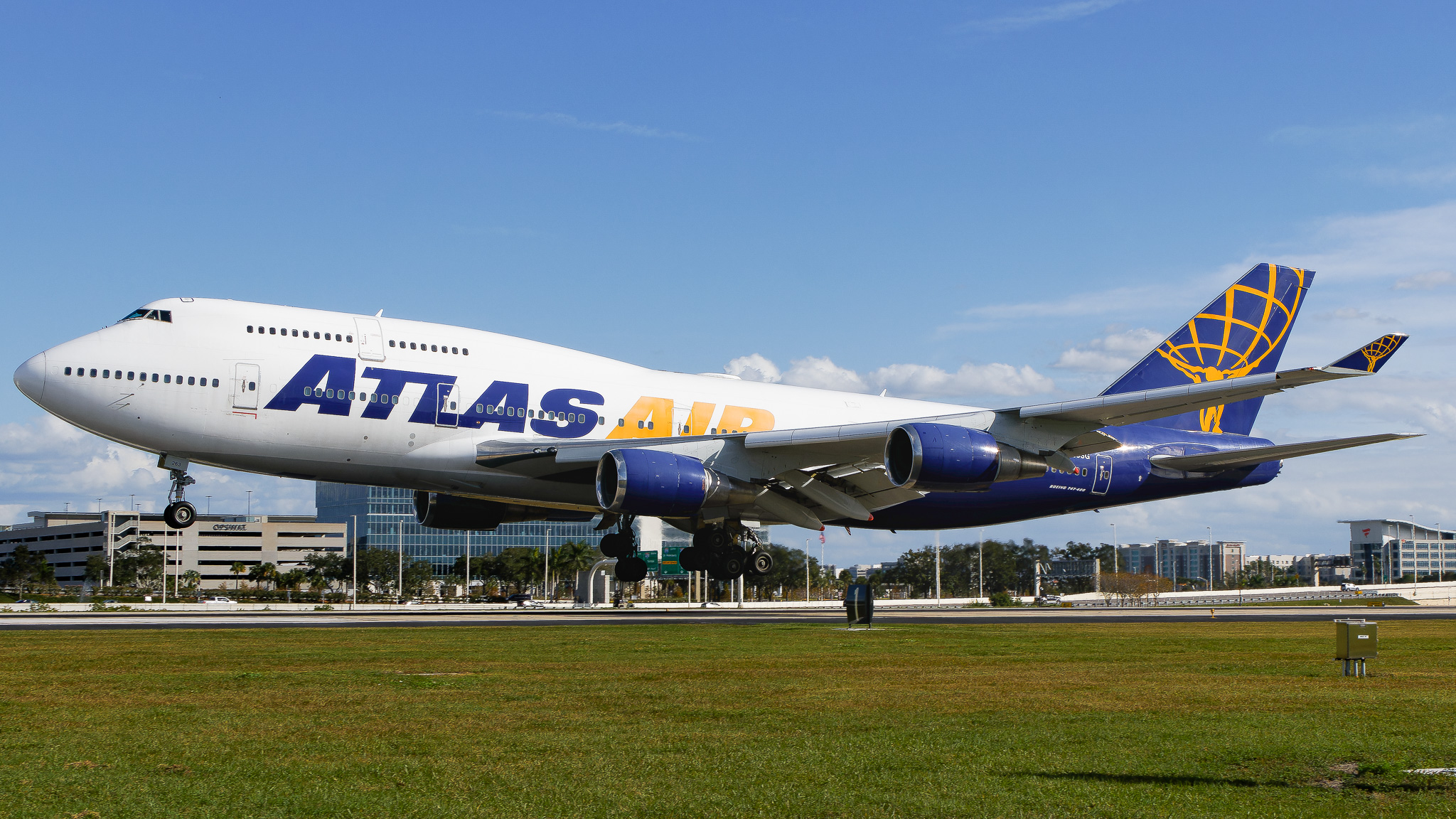 Full size: Atlas Air Boeing 747-400 N263SG at Tampa International Airport