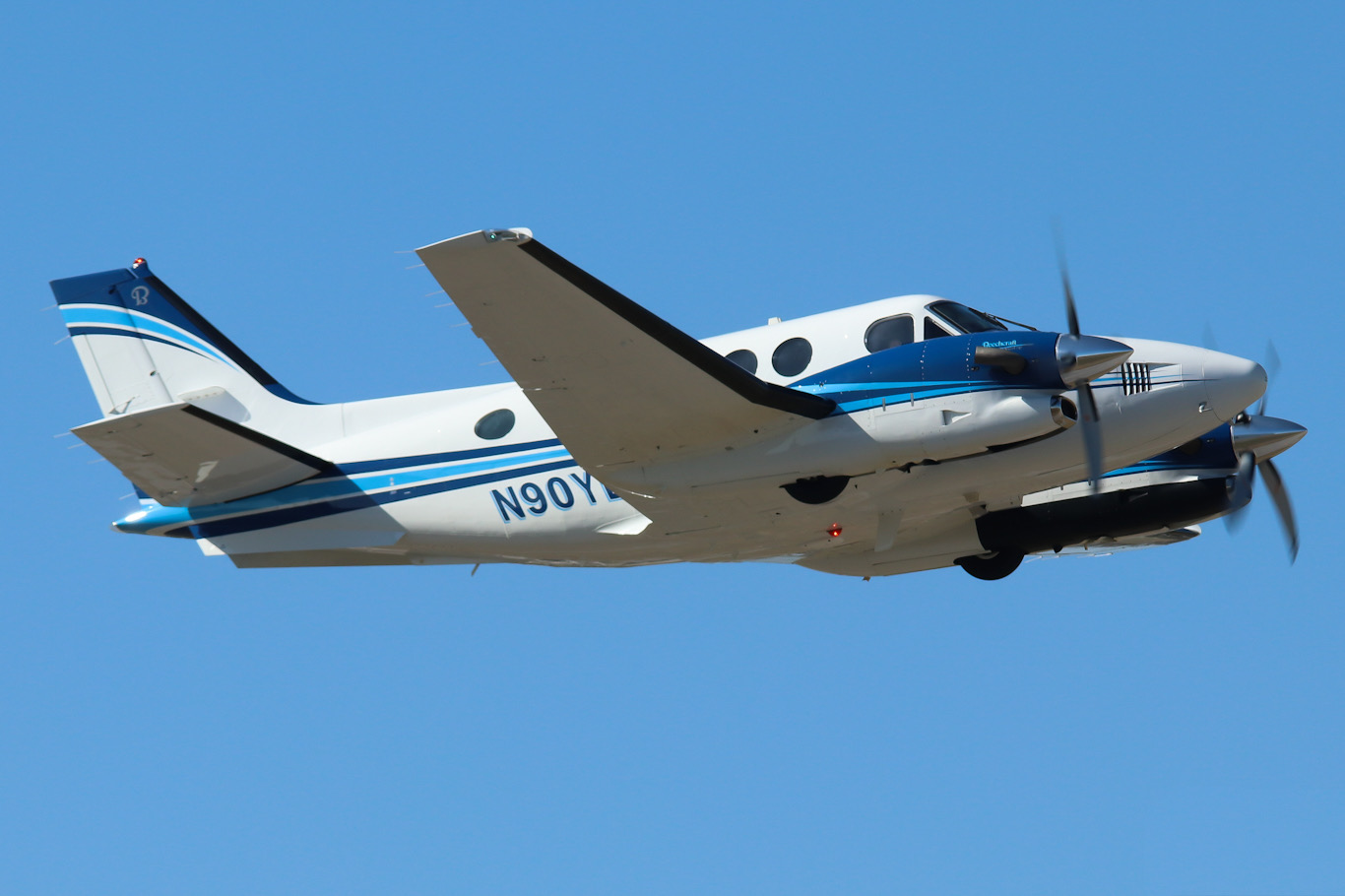 Full size: PRIVATE Beechcraft King Air C90 N90YB at York Airport