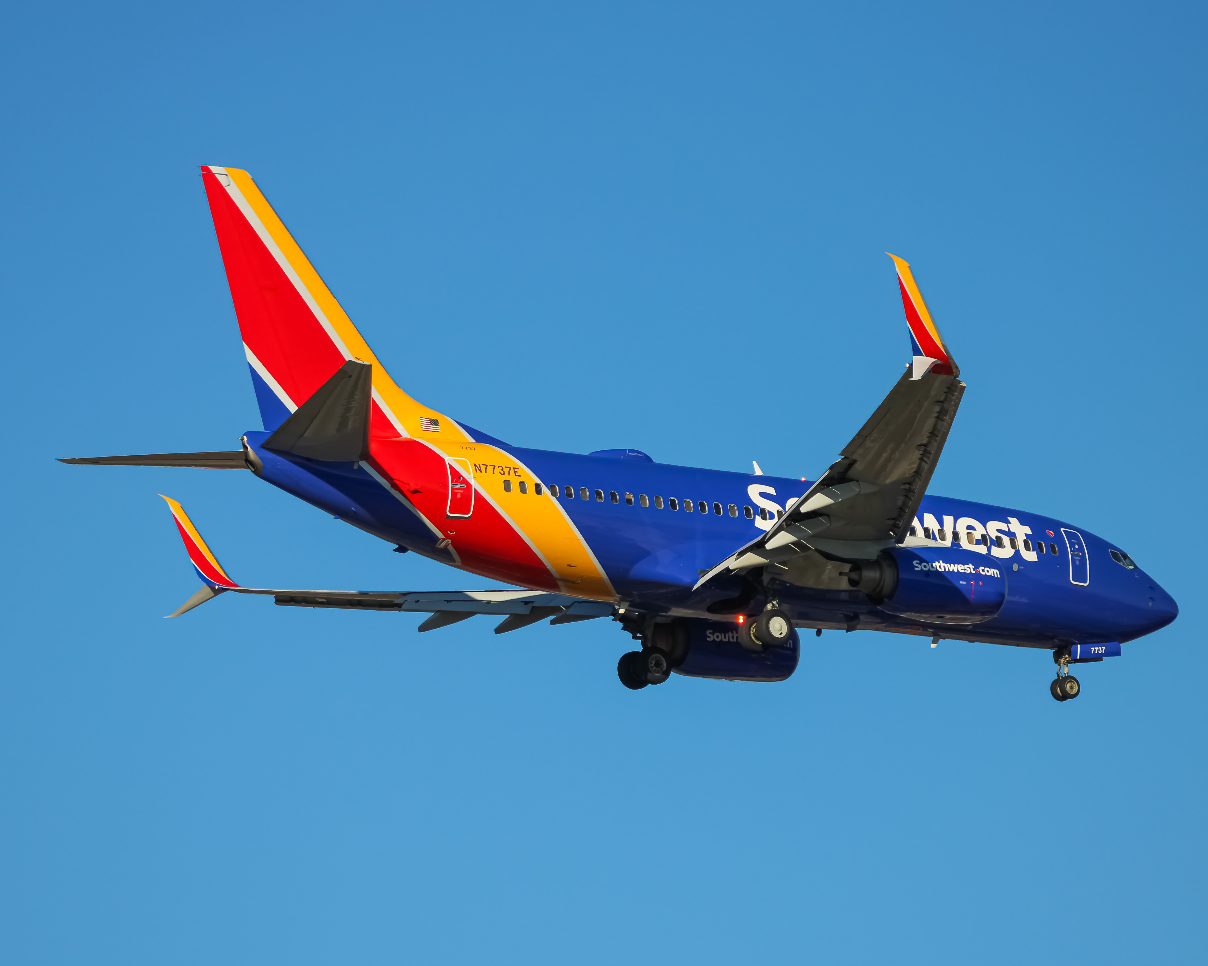 Full size: Southwest Airlines Boeing 737-700 N7737E at Baltimore/Washington International Thurgood Marshall Airport