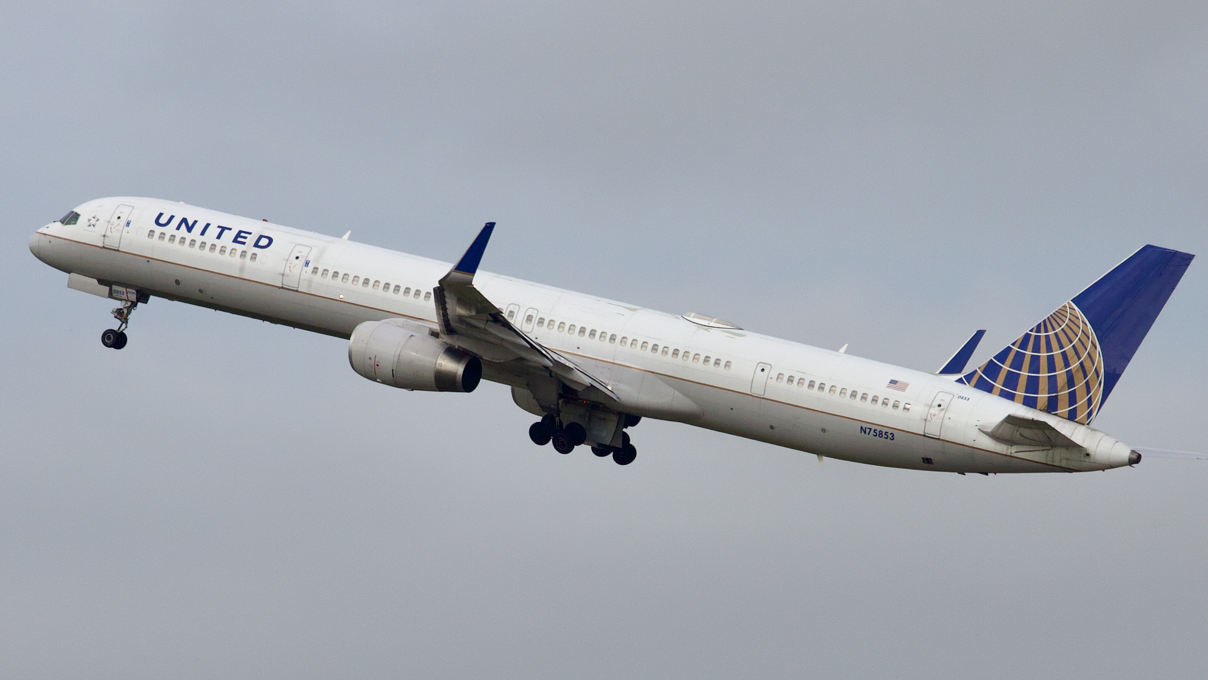 Full size: United Airlines Boeing 757-300 N75853 at Houston-George Bush Intercontinental Airport
