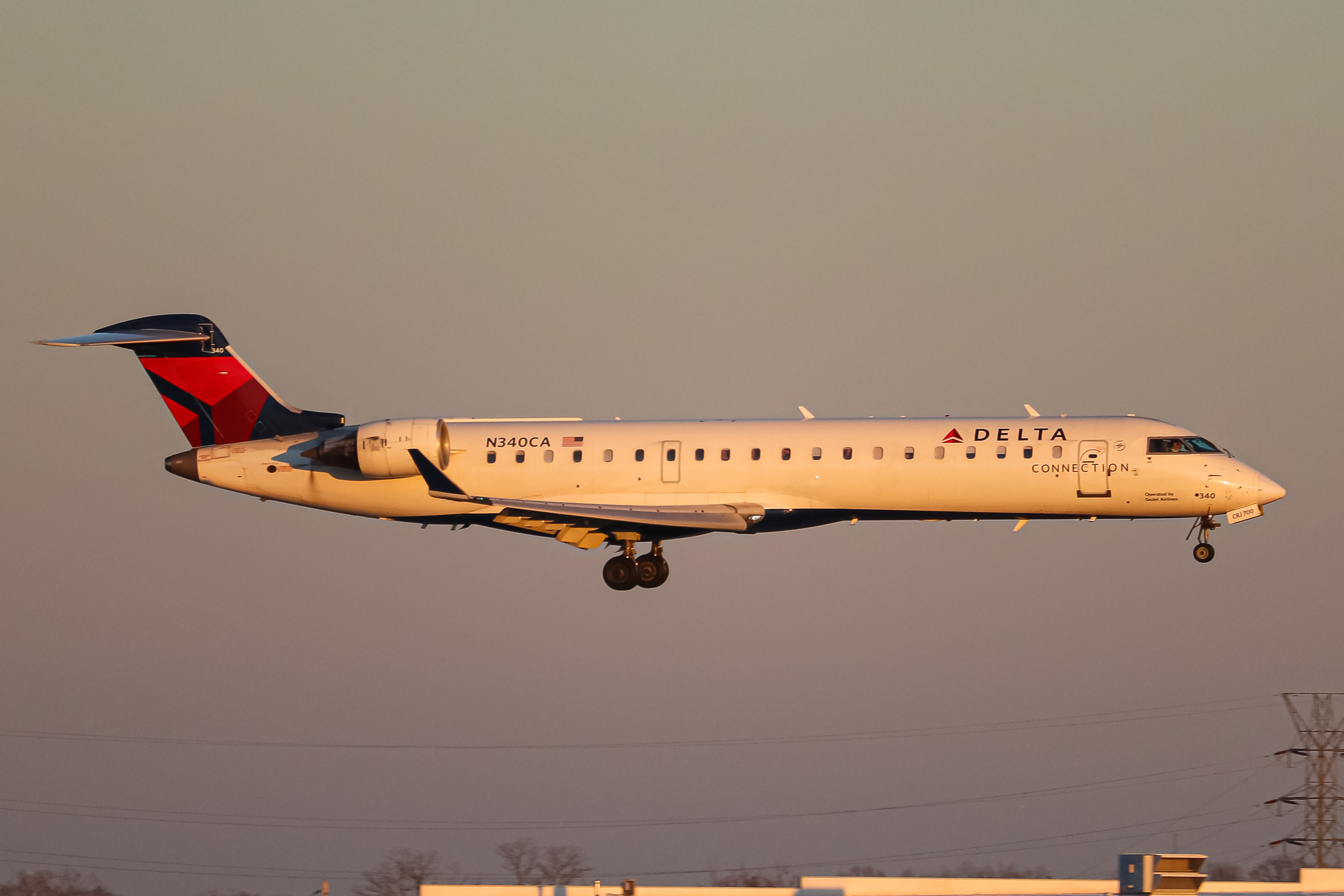 Full size: GoJet Mitsubishi CRJ-700 N340CA at Cincinnati/Northern Kentucky International Airport