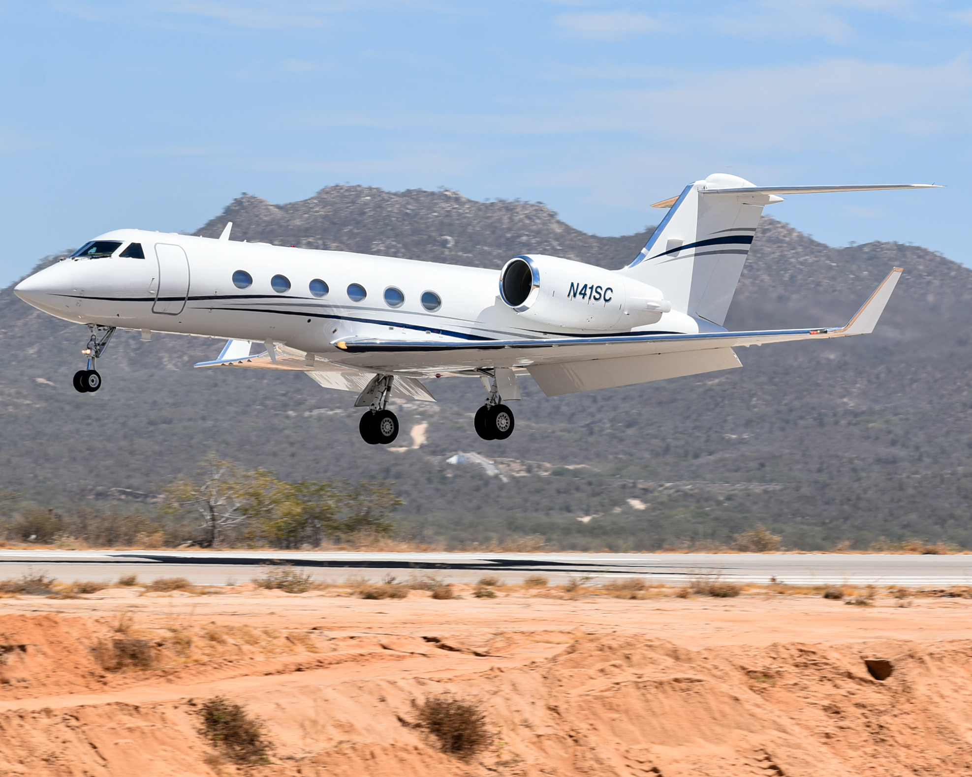 Full size: PRIVATE Gulfstream IV N41SC at Aeropuerto de Cabo San Lucas Internacional