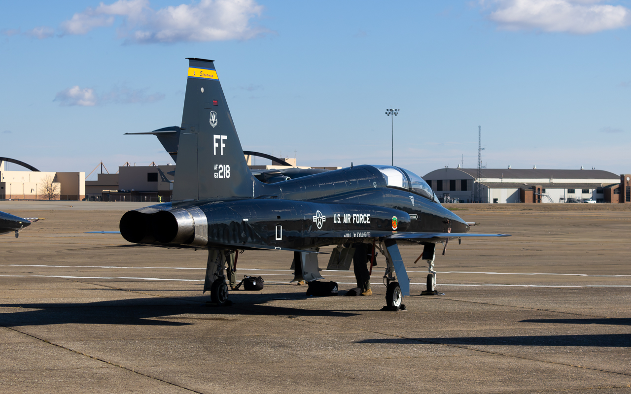 Full size: USAF - United States Air Force Northrop T-38 Talon 63-8218 at Pittsburgh International Airport