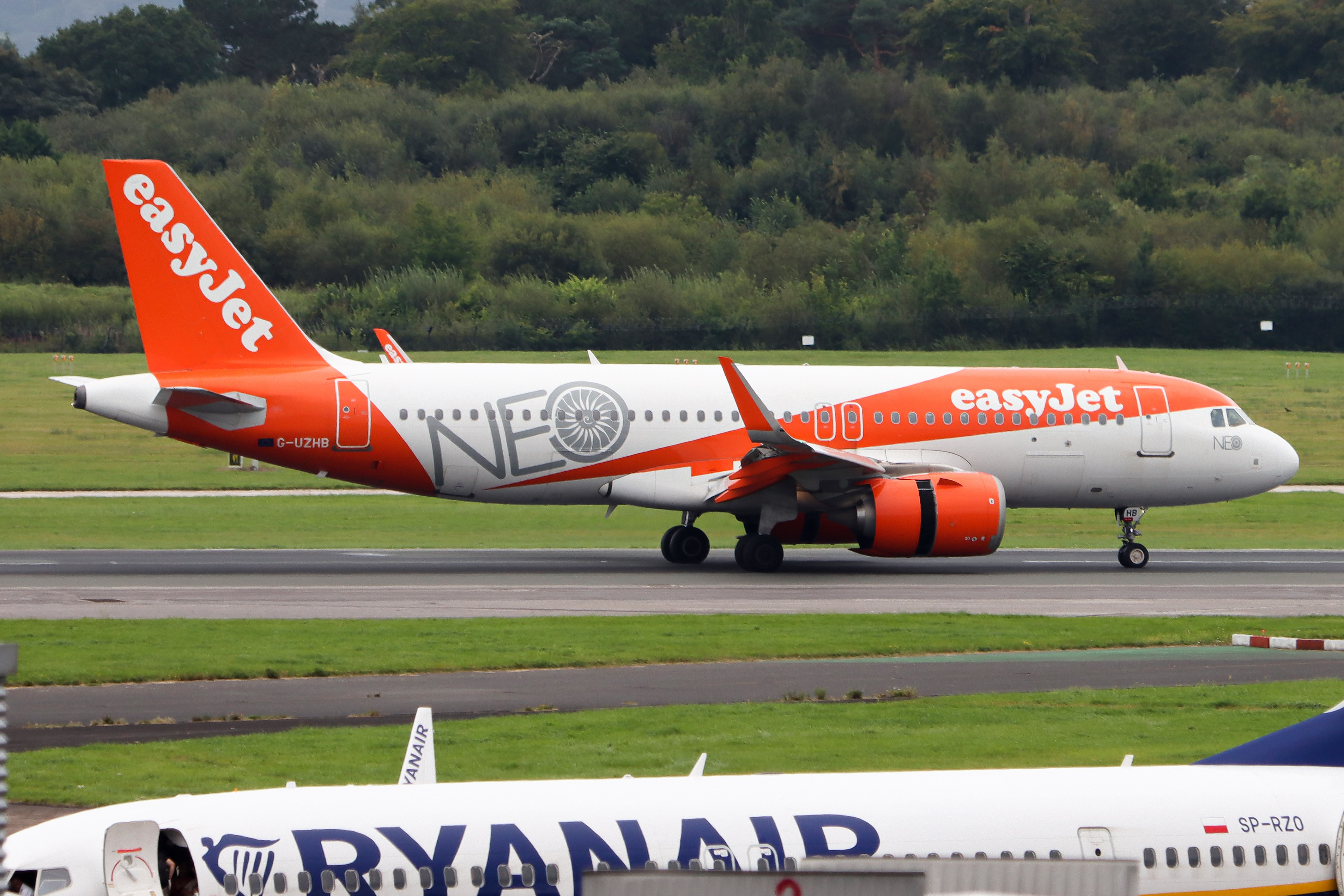 Full size: EasyJet Airbus A320NEO G-UZHB at Manchester Airport
