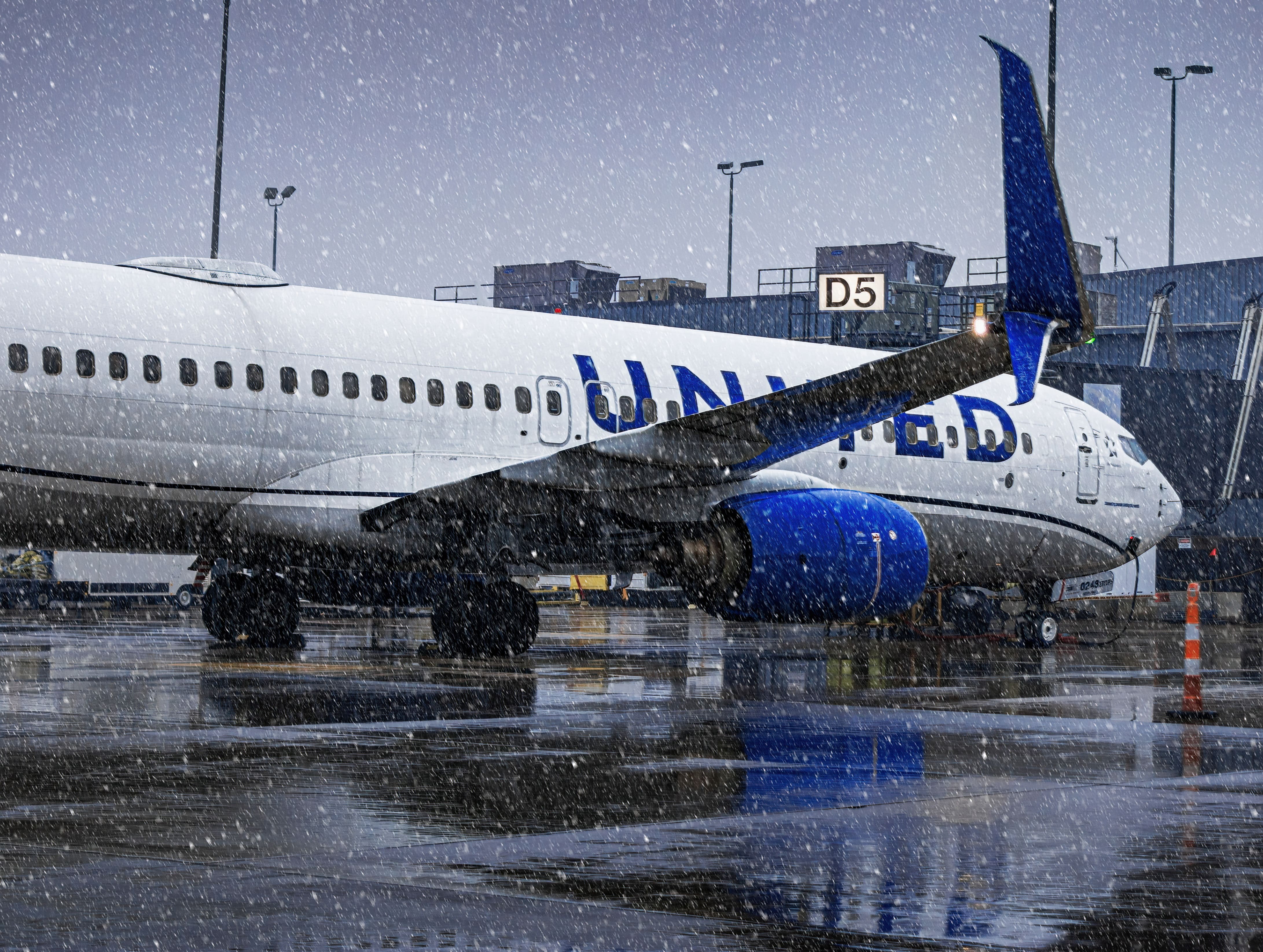 Full size: United Airlines Boeing 737-800 N37267 at Washington Dulles International Airport