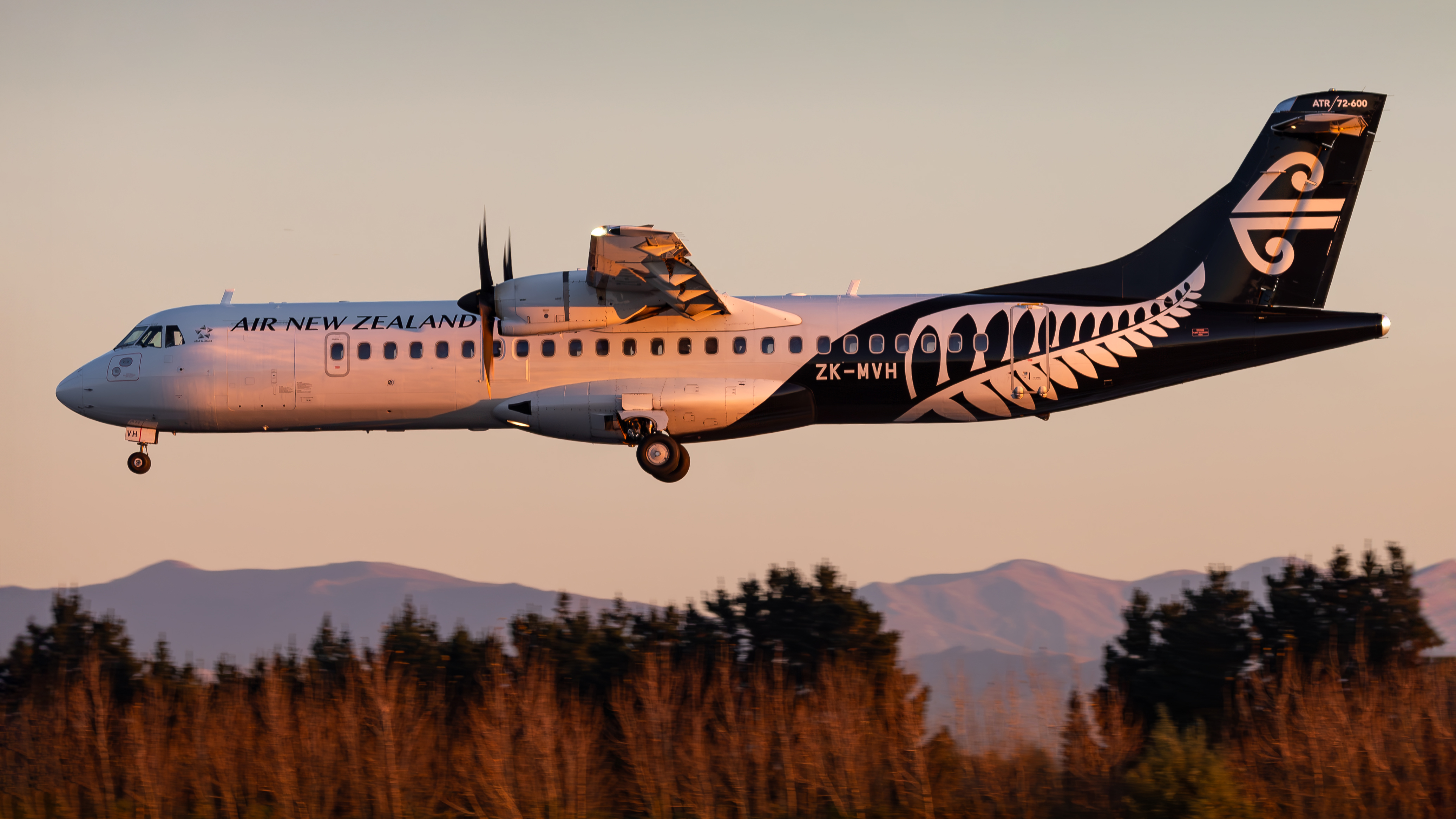 Full size: Air New Zealand ATR 72-600 ZK-MVH at Christchurch International Airport