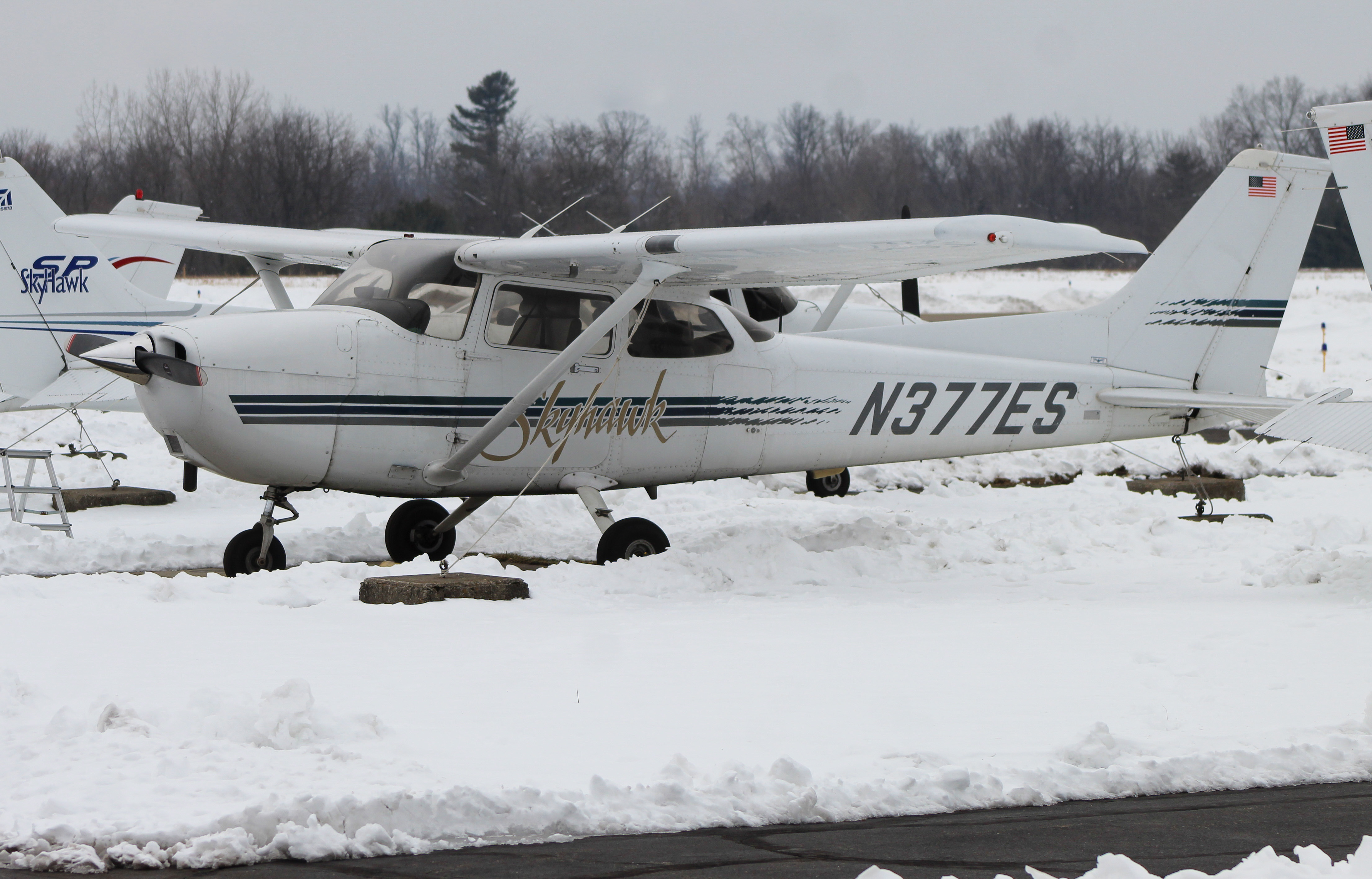 Full size: PRIVATE Cessna 172 N377ES at Clermont County Airport