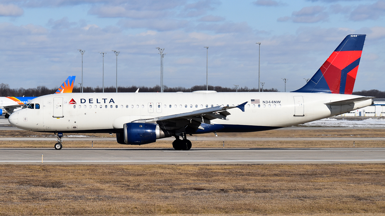Full size: Delta Airlines Airbus A320 N344NW at Gerald R Ford International Airport