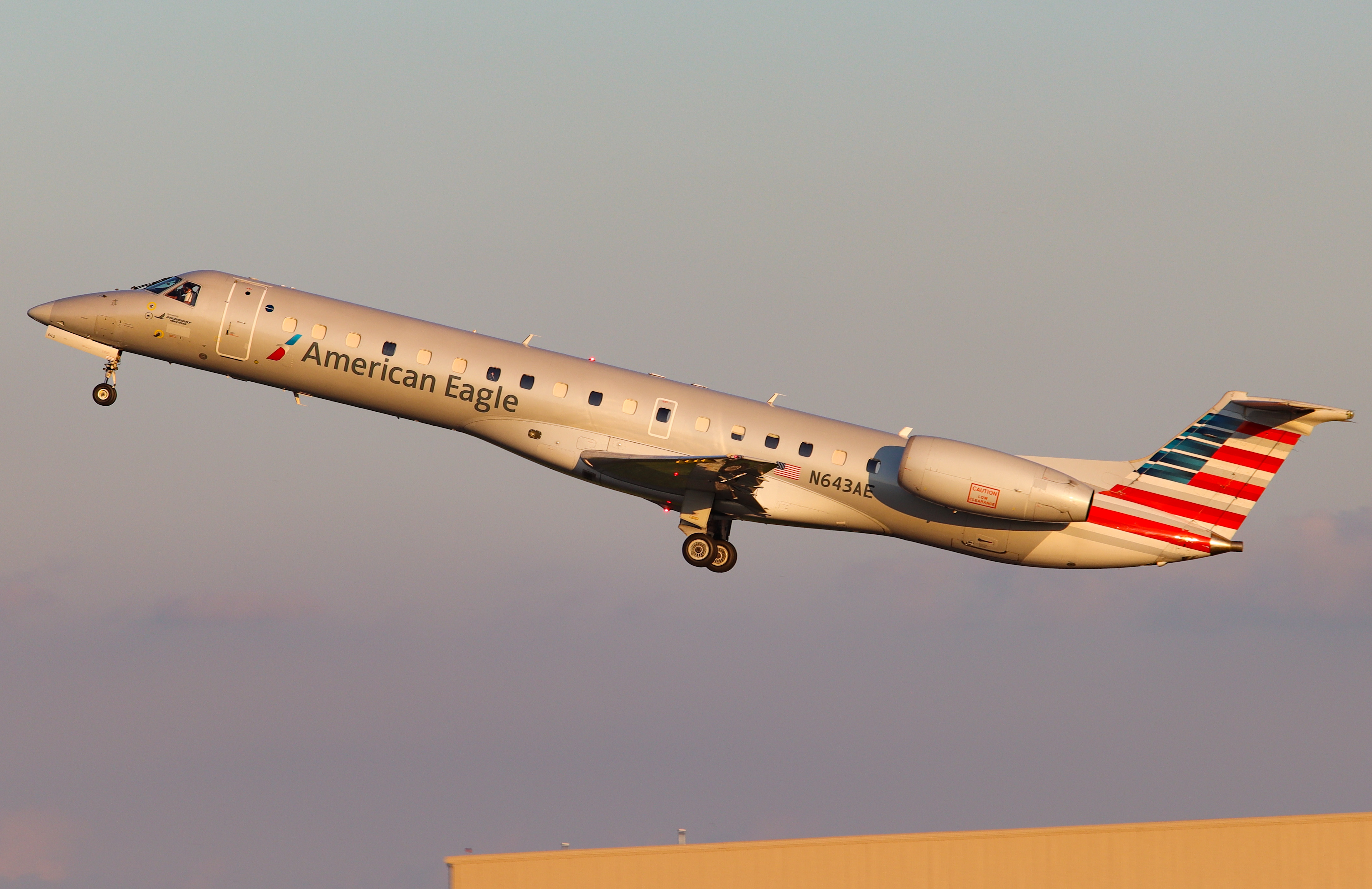 Full size: Piedmont Airlines Embraer ERJ145 N643AE at Blue Grass Airport