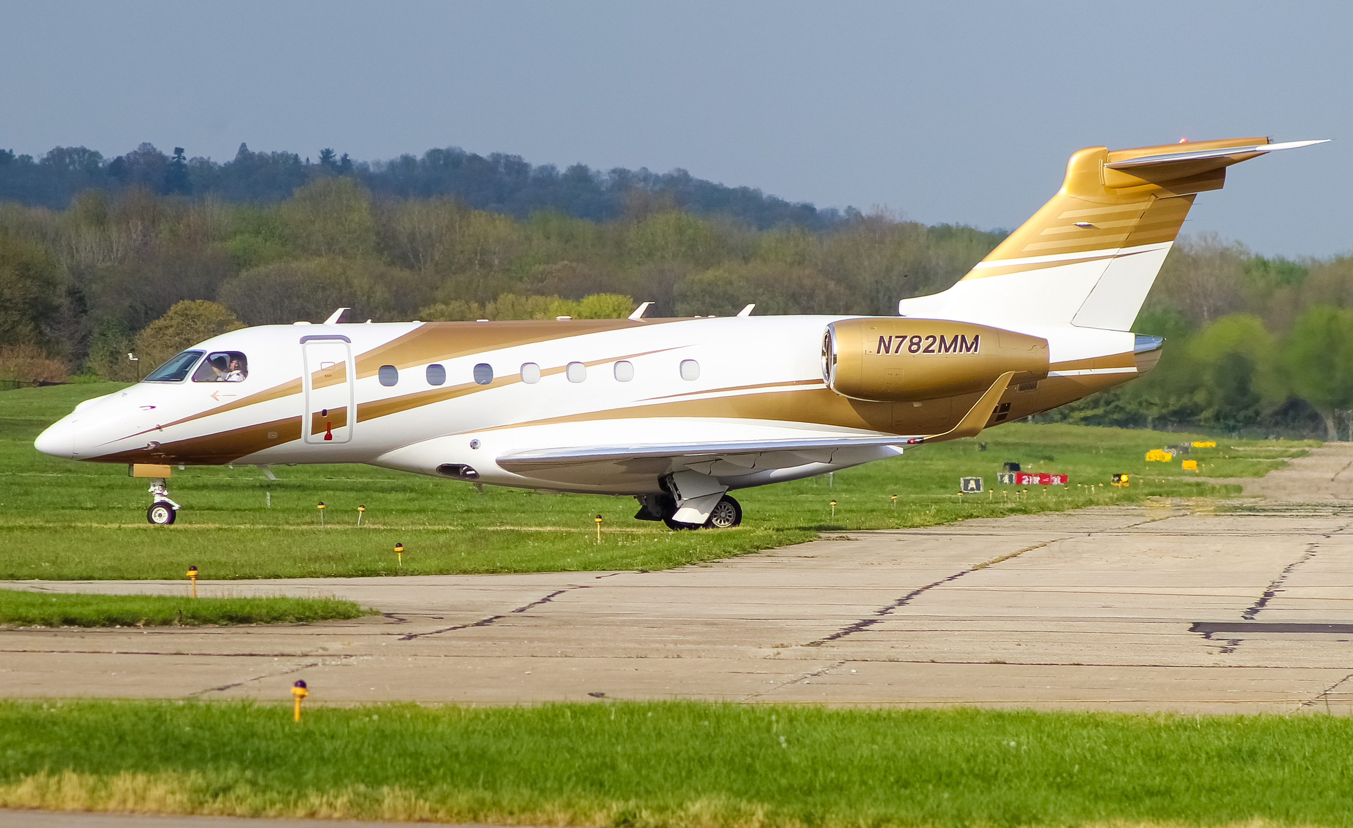 Full size: PRIVATE  Embraer Legacy 500 N782MM at Cincinnati Municipal Airport/Lunken Field