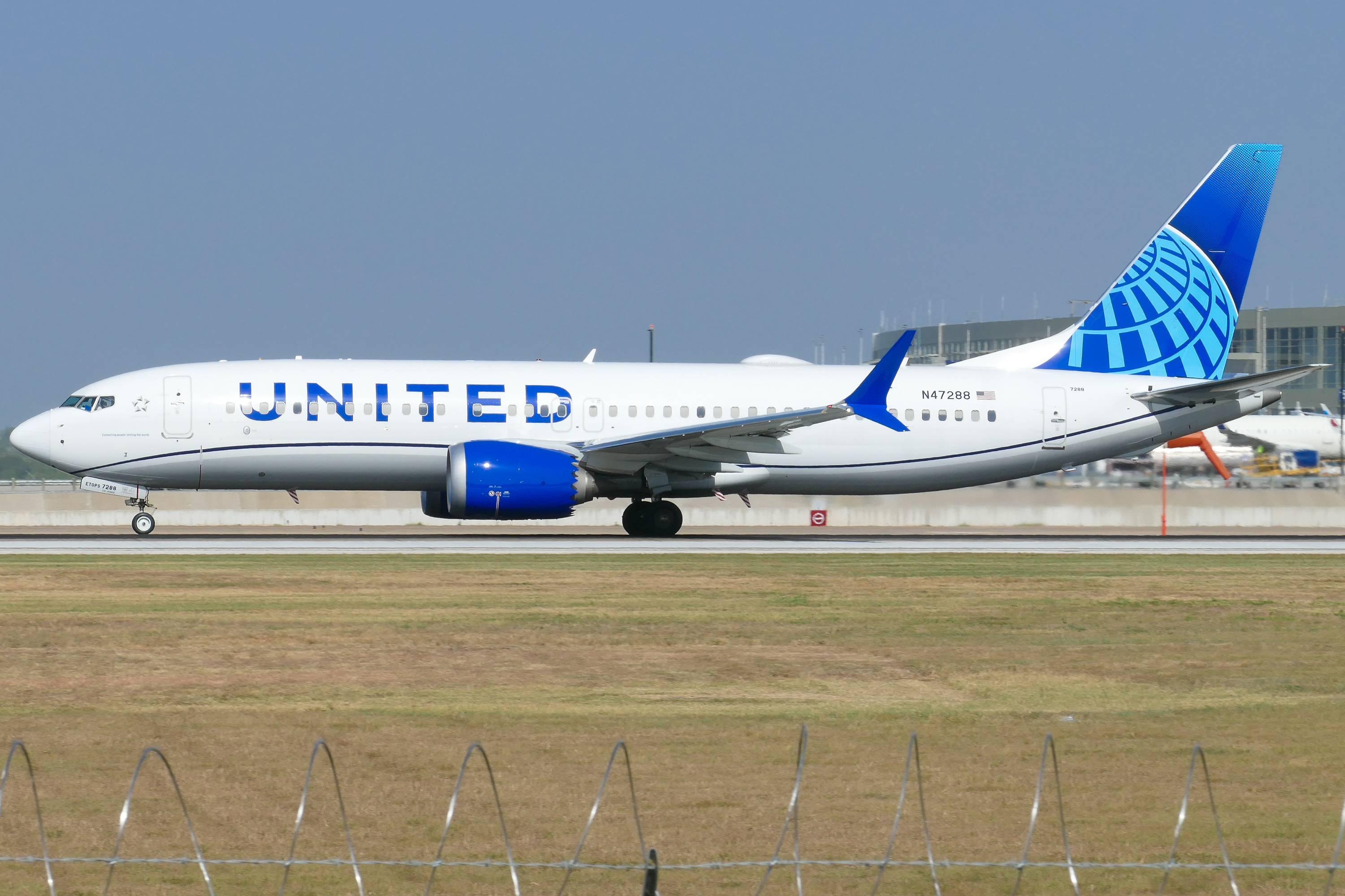 Full size: United Airlines Boeing 737 MAX 8 N47288 at Austin-Bergstrom International Airport