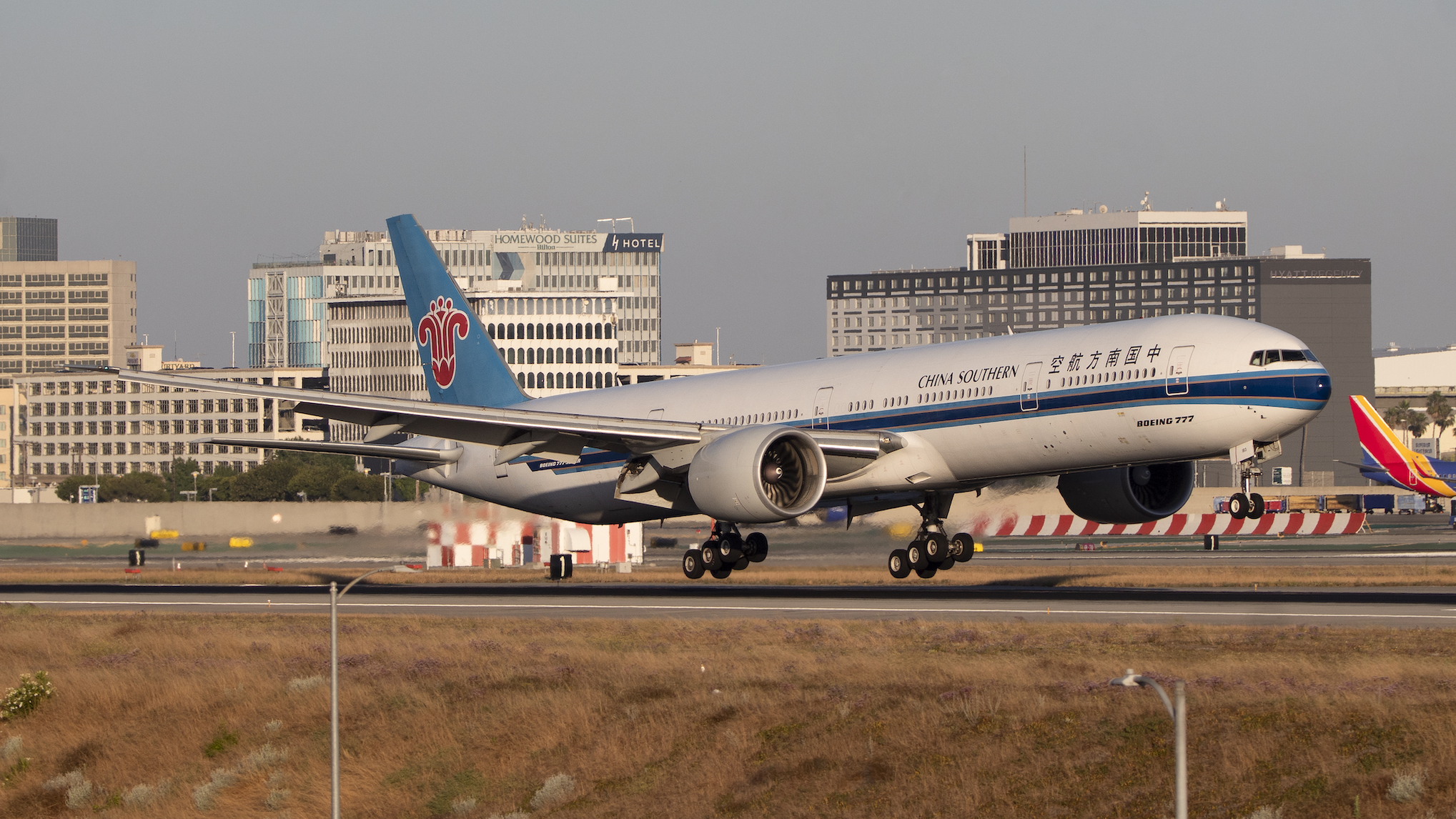 Full size: China Southern Airlines Boeing 777-300ER B-7183 at Los Angeles International Airport