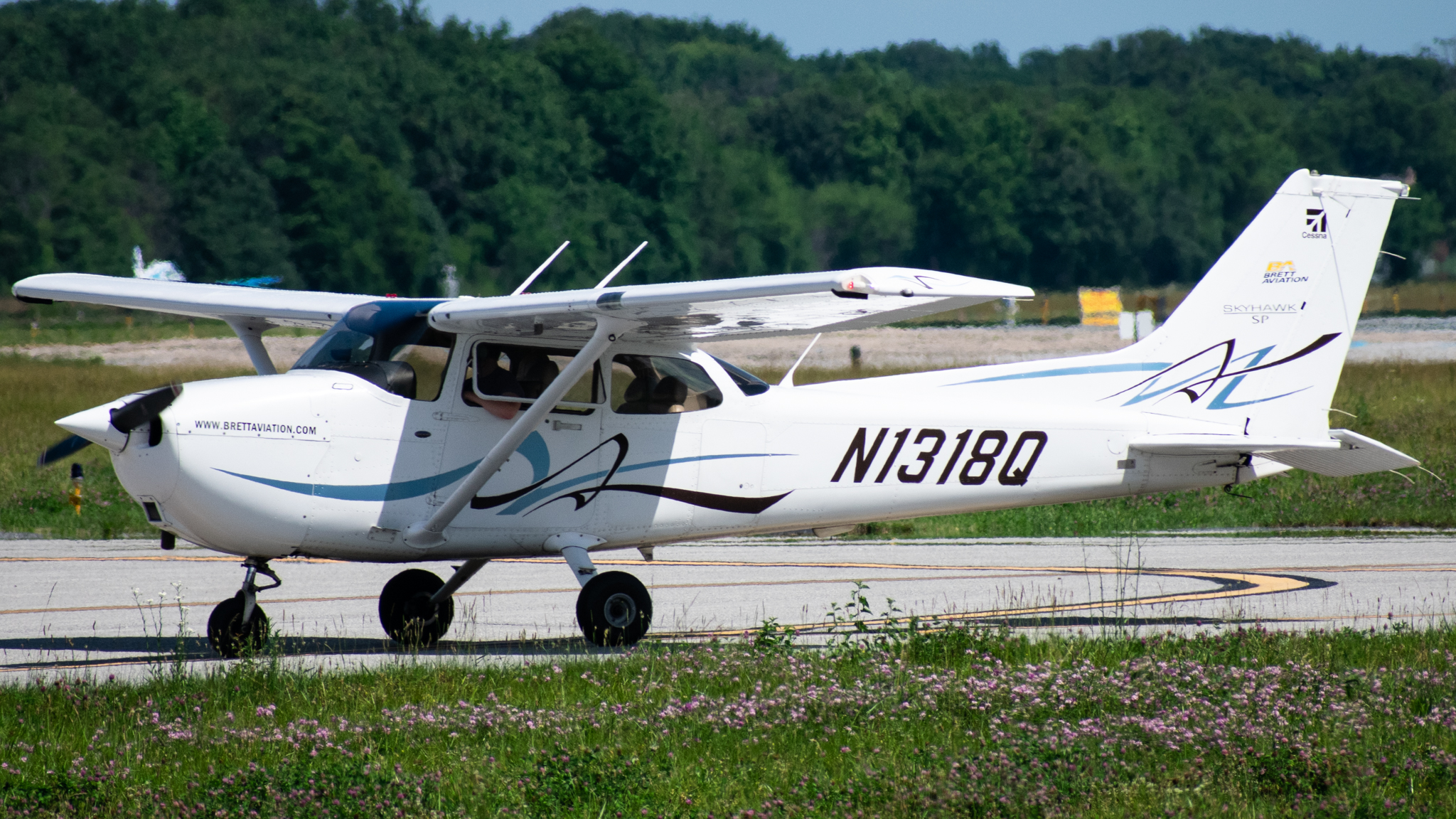 Full size: PRIVATE Cessna 172 N1318Q at Martin State Airport