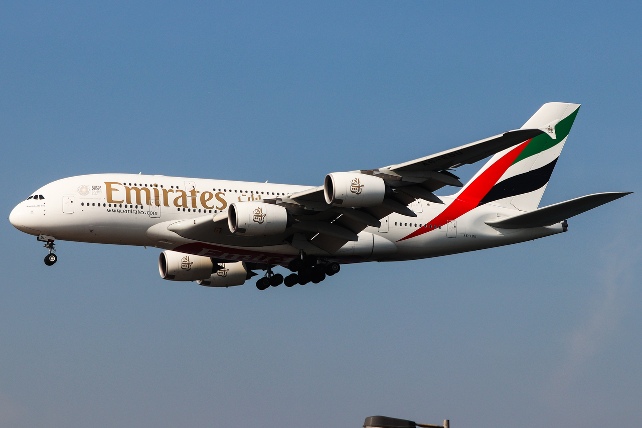 Full size: Emirates Airbus A380-800 A6-EDU at Hong Kong International Airport