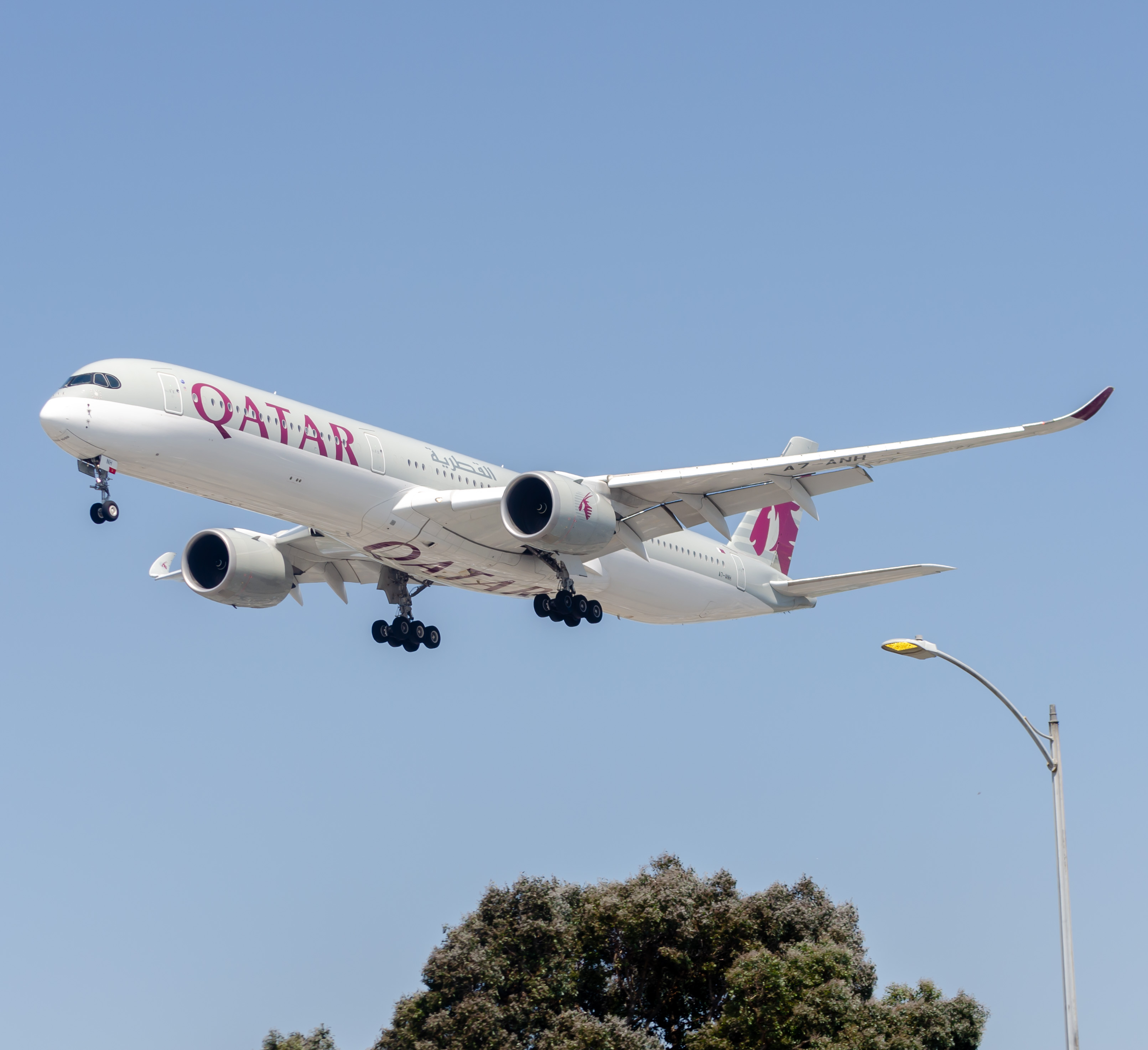 Full size: Qatar Airways Airbus A350-1000 A7-ANH at Los Angeles International Airport