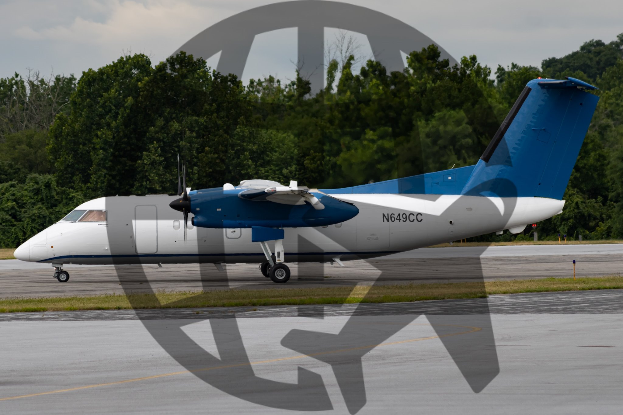 Full size: PRIVATE Dash 8 Q-200 N649CC at Capital City Airport