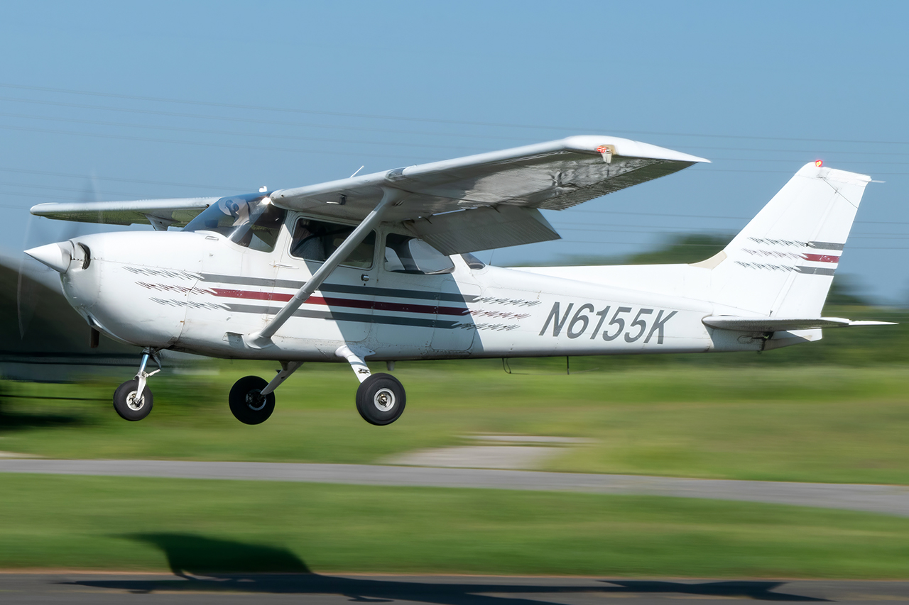 Full size: Freeway Aviation Cessna 172 N6155K at 