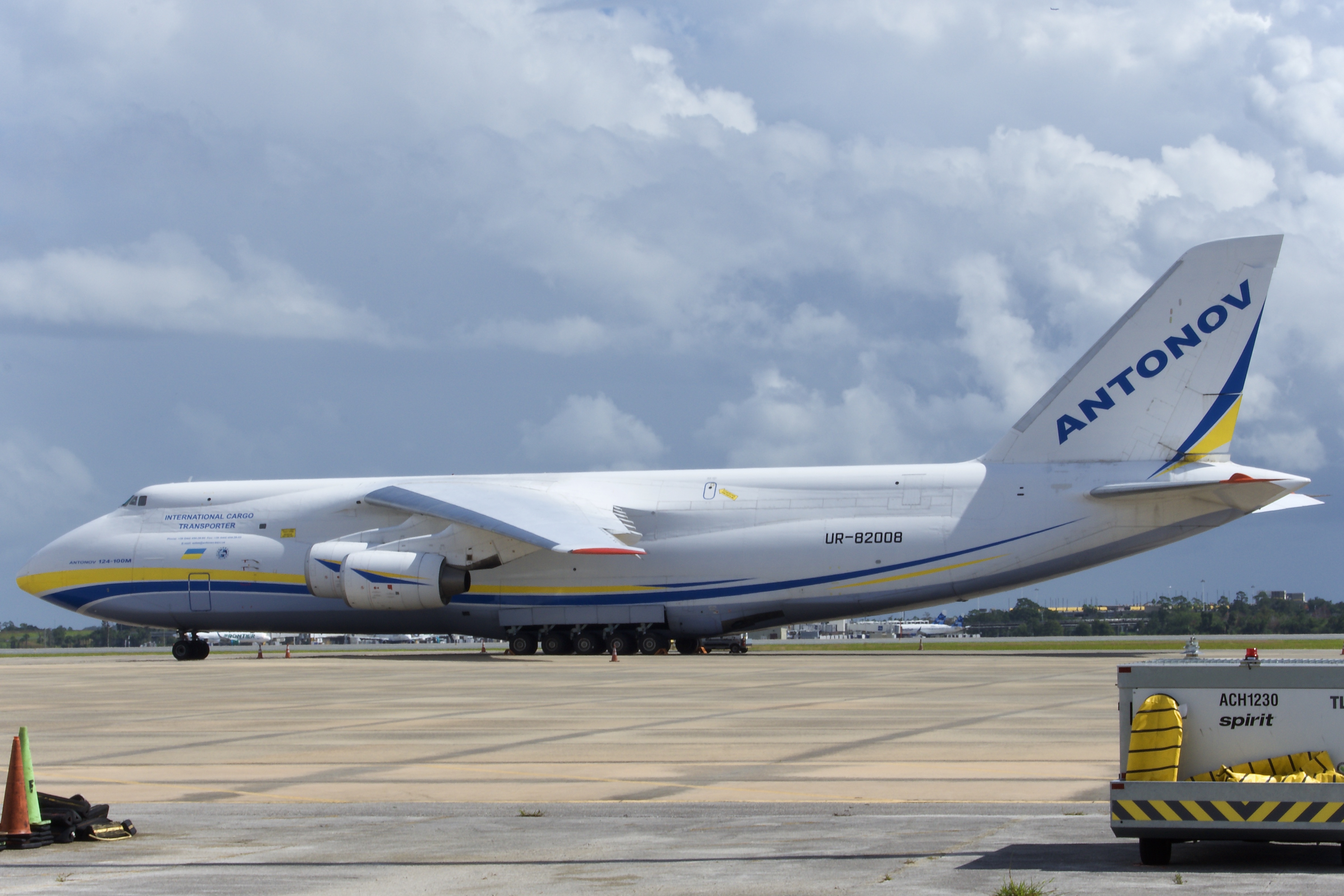 Full size: Antonov Design Bureau Antonov AN-124  UR-82008 at Orlando International Airport
