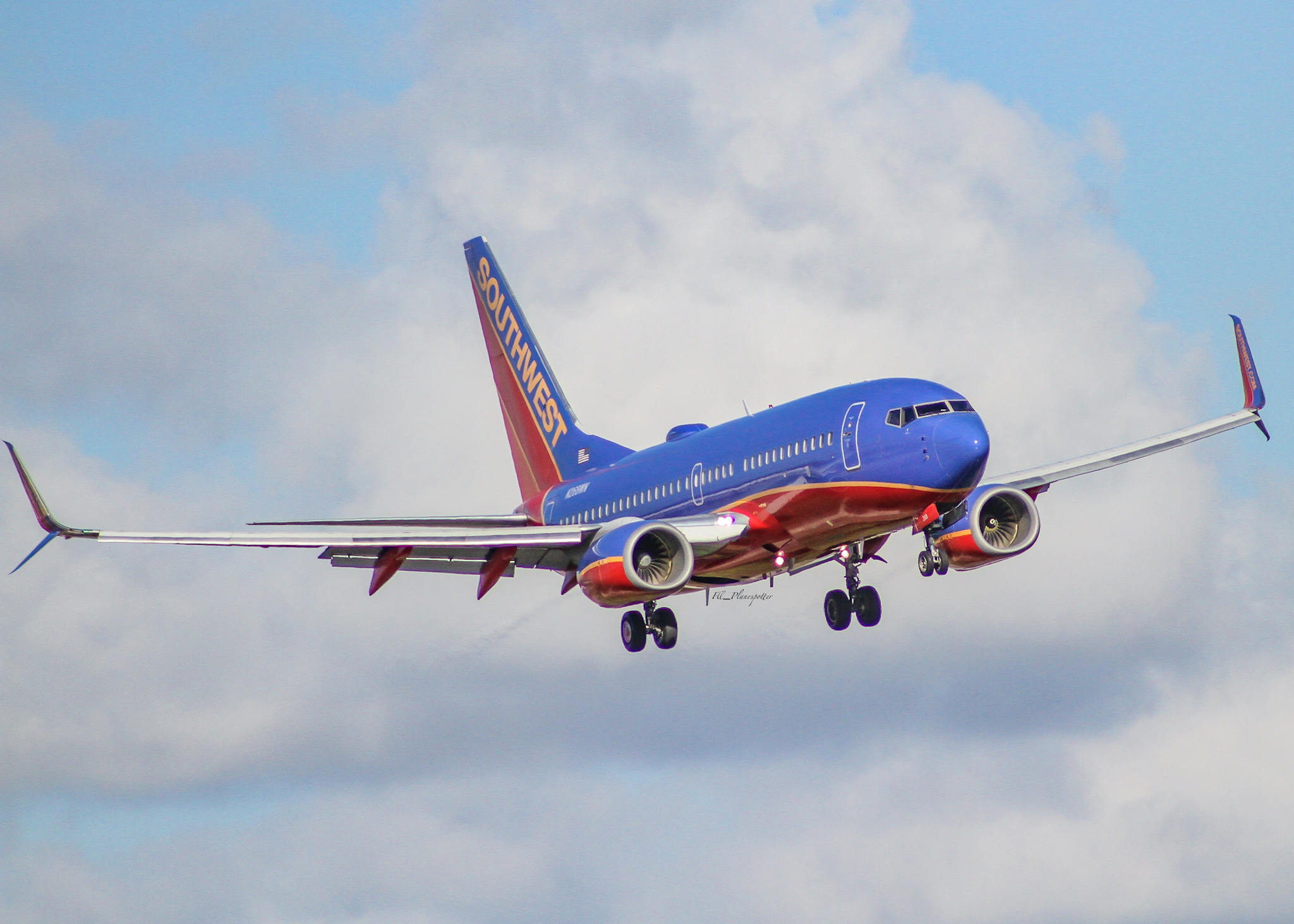 Full size: Southwest Airlines Boeing 737-700 N268WN at Fort Lauderdale/Hollywood International Airport