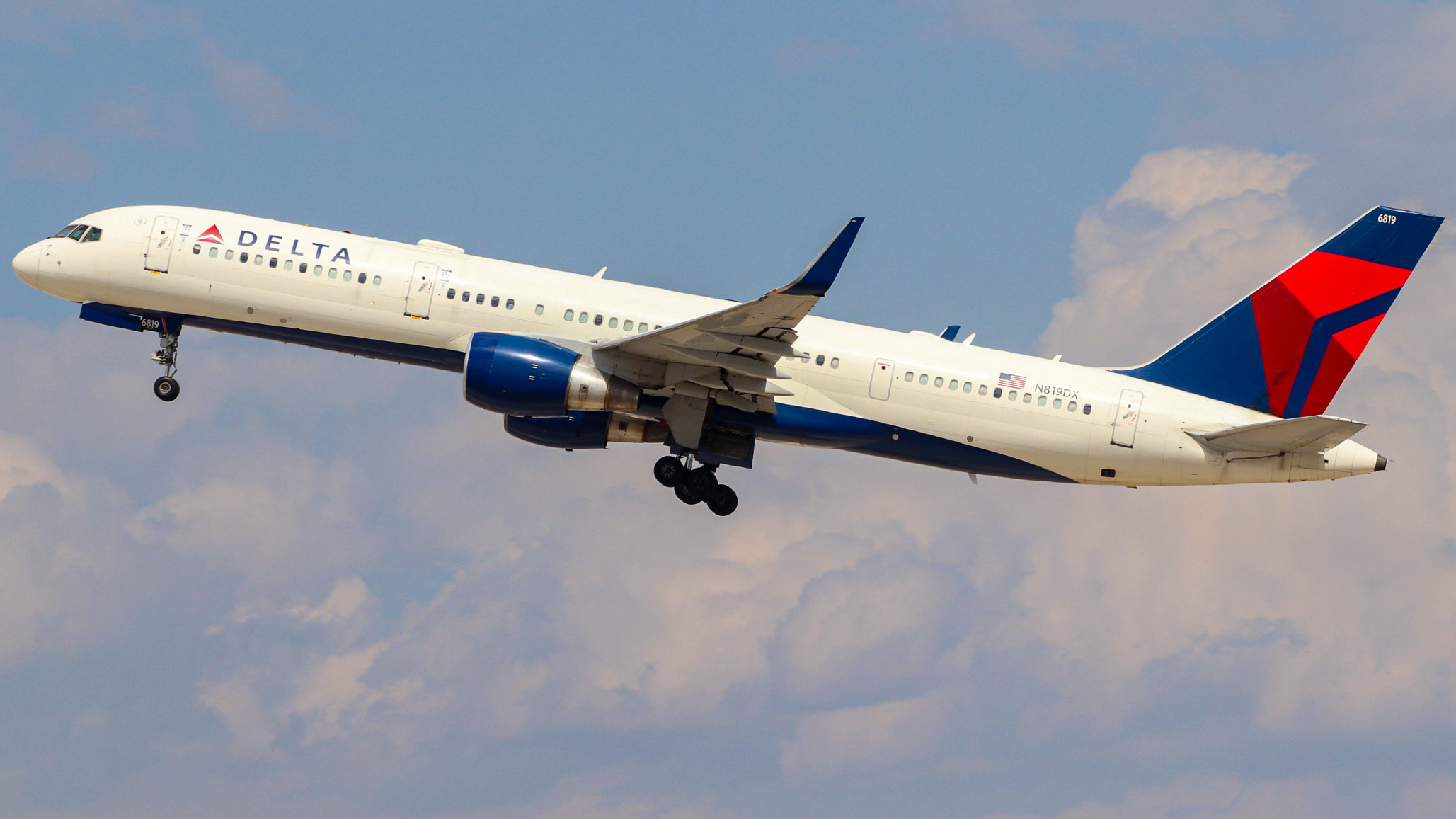 Full size: Delta Airlines Boeing 757-200 N819DX at Harry Reid International Airport