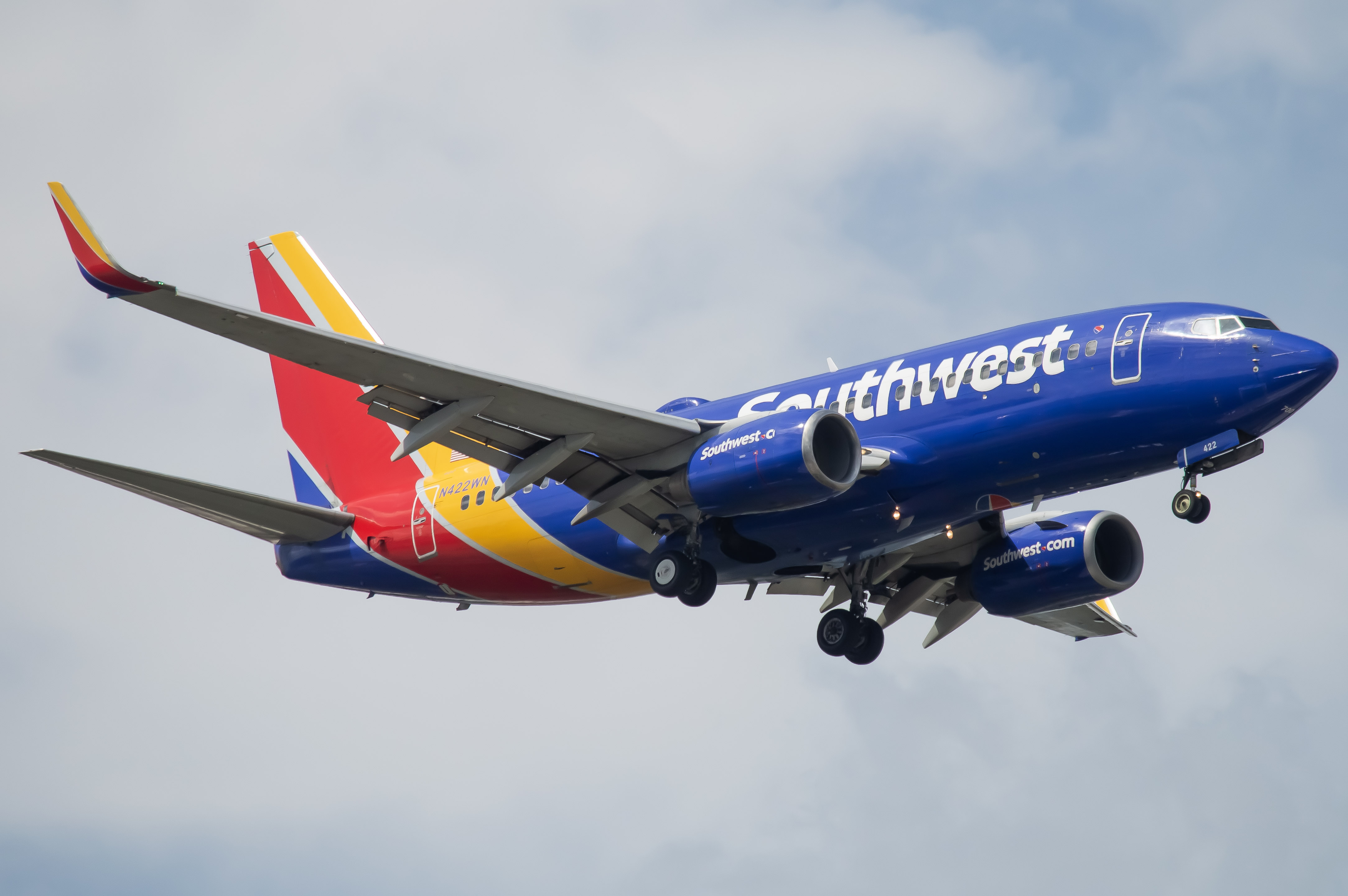 Full size: Southwest Airlines Boeing 737-700 N422WN  at Baltimore/Washington International Thurgood Marshall Airport