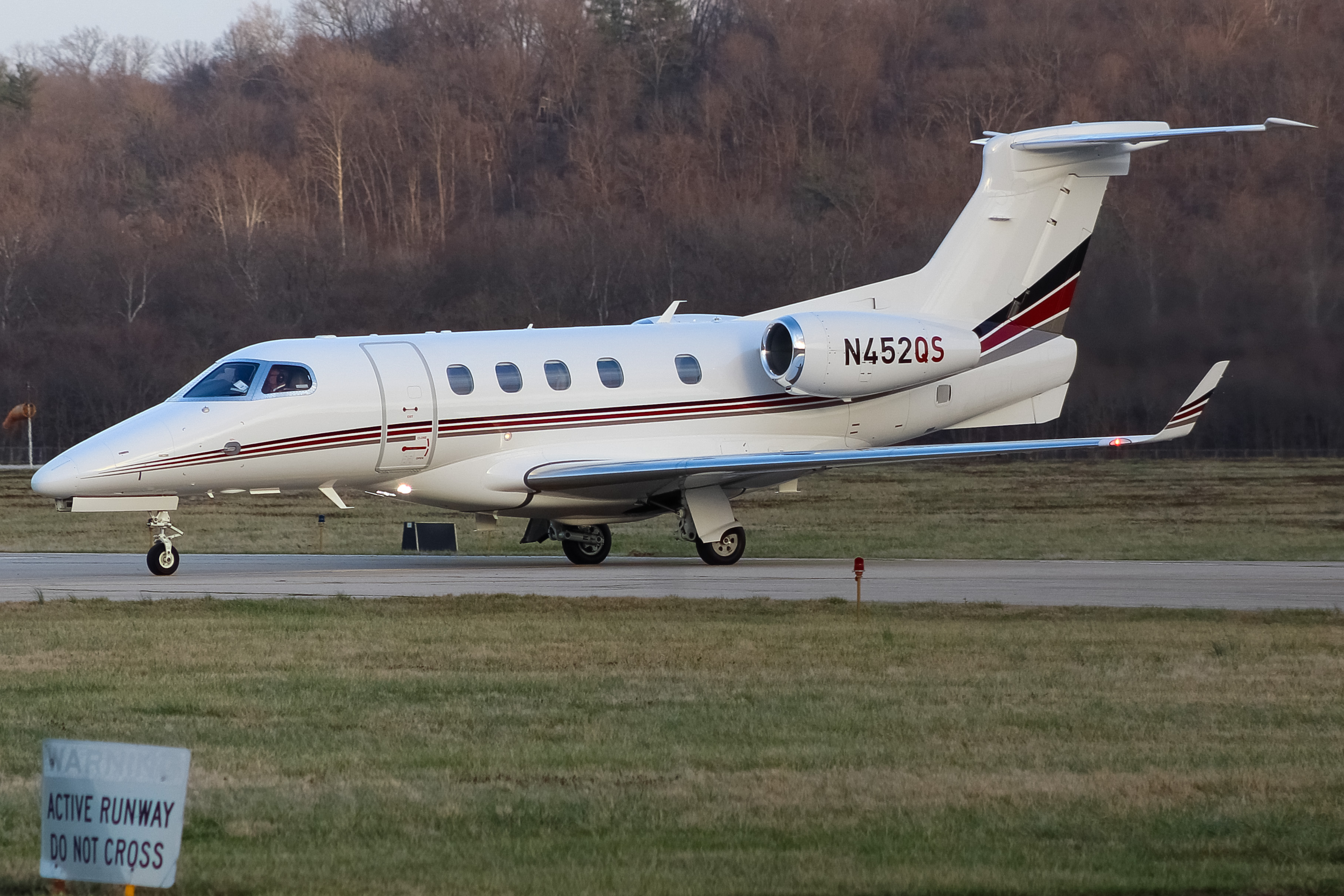 Full size: NetJets Embraer Phenom 300 N452QS at Cincinnati Municipal Airport/Lunken Field