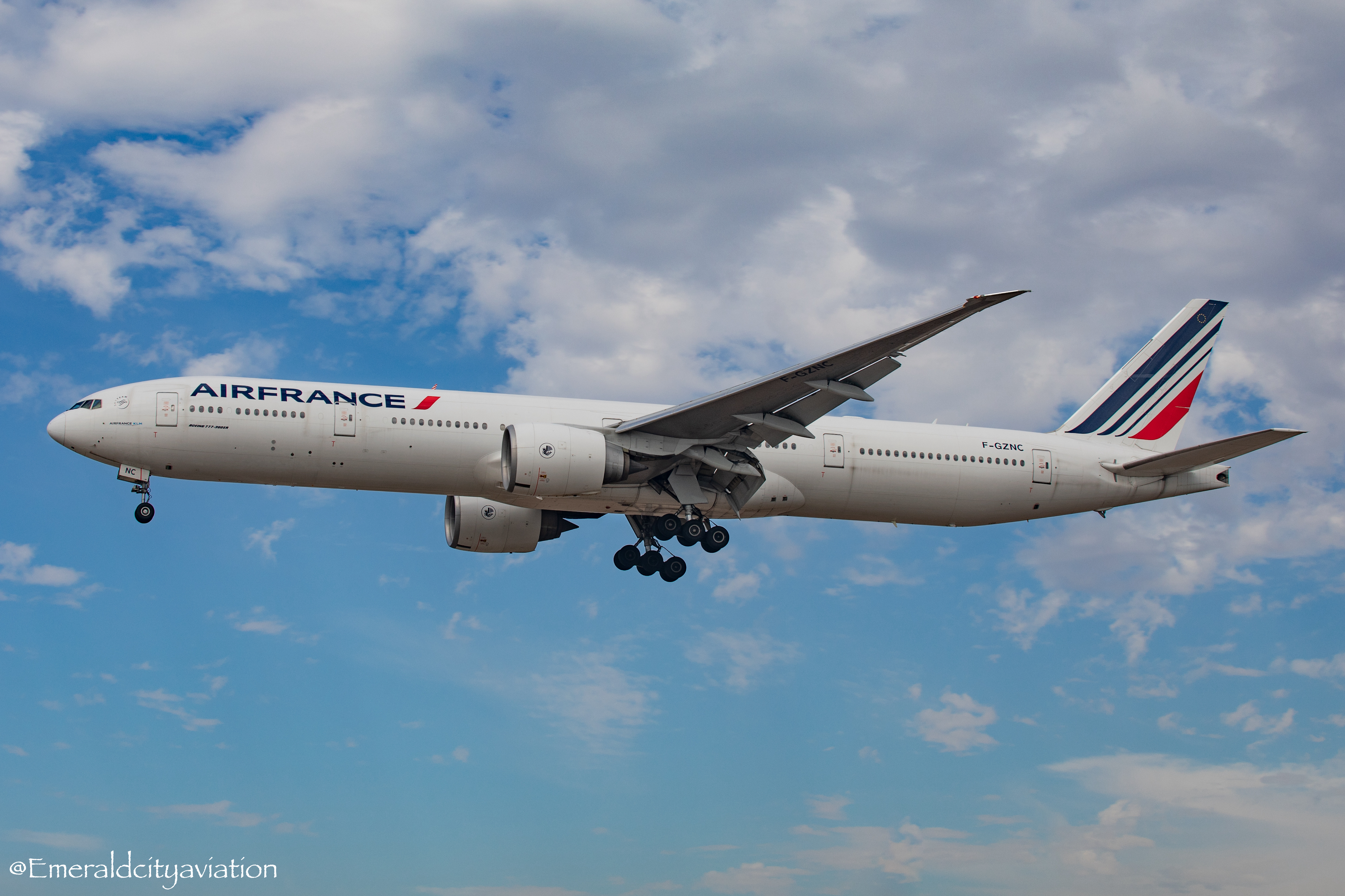 Full size: Air France Boeing 777-300ER F-GZNC at Los Angeles International Airport