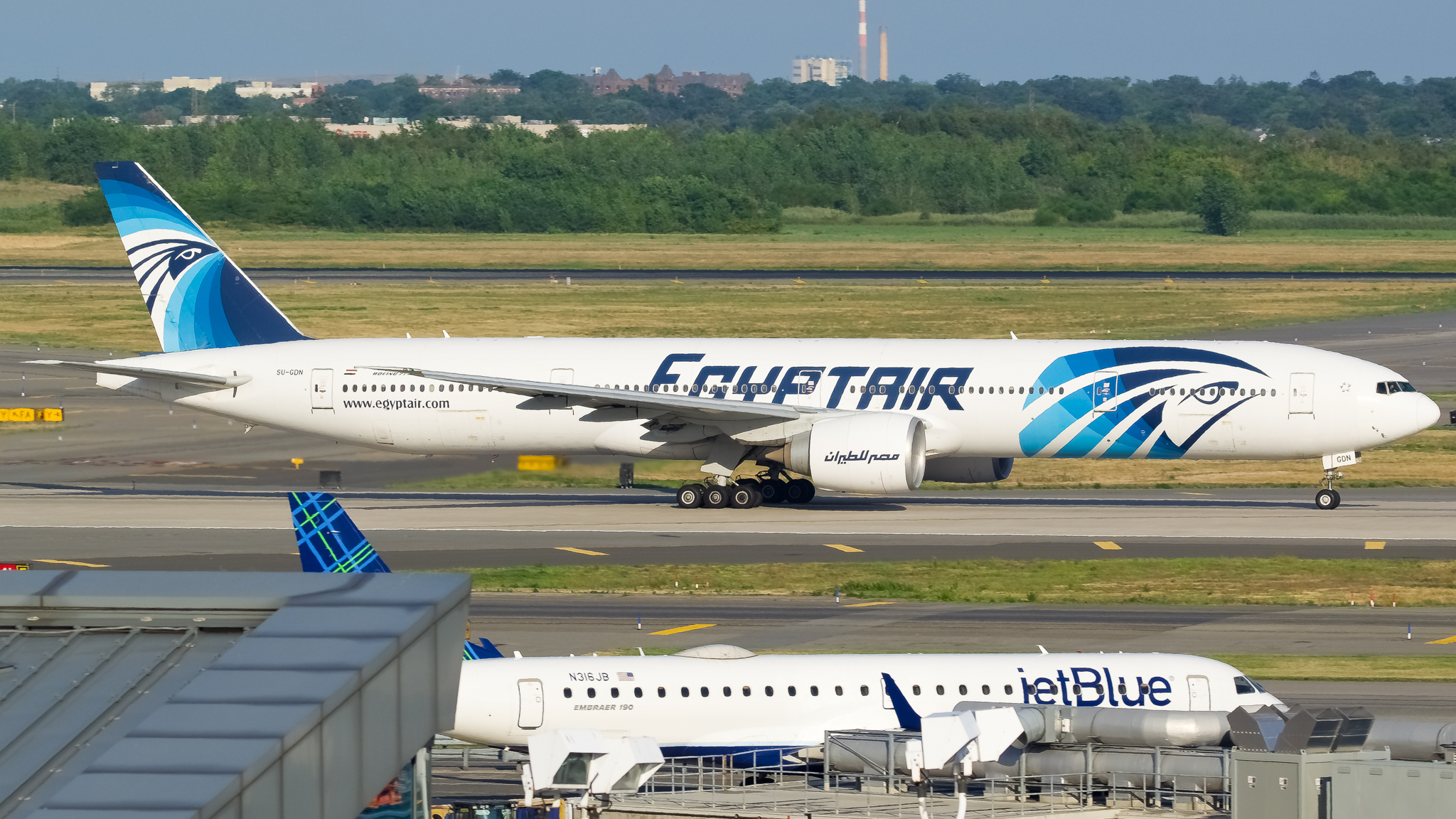 Full size: EgyptAir Boeing 777-300ER SU-GDN at John F. Kennedy International Airport