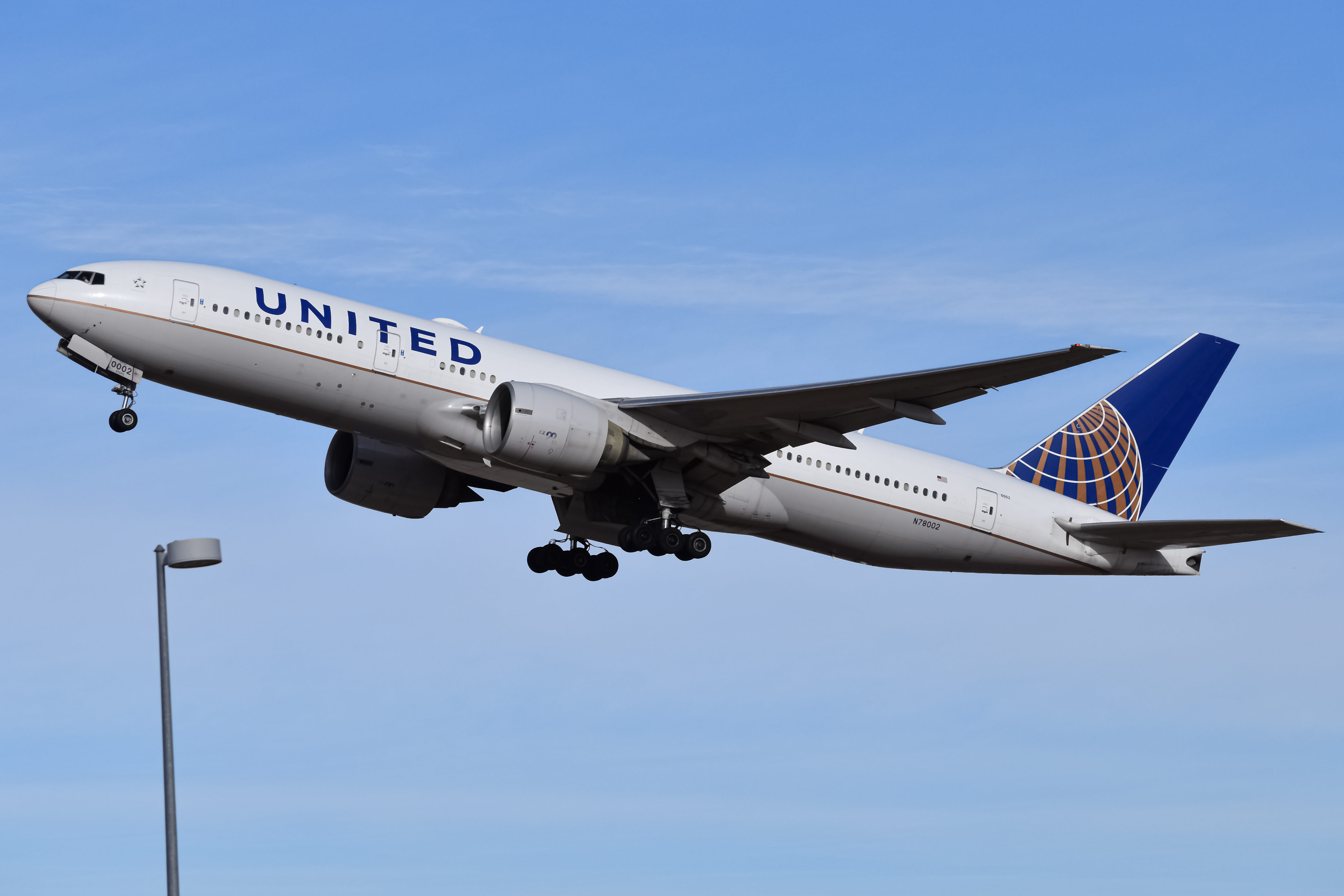 Full size: United Airlines Boeing 777-200ER N78002 at Denver International Airport