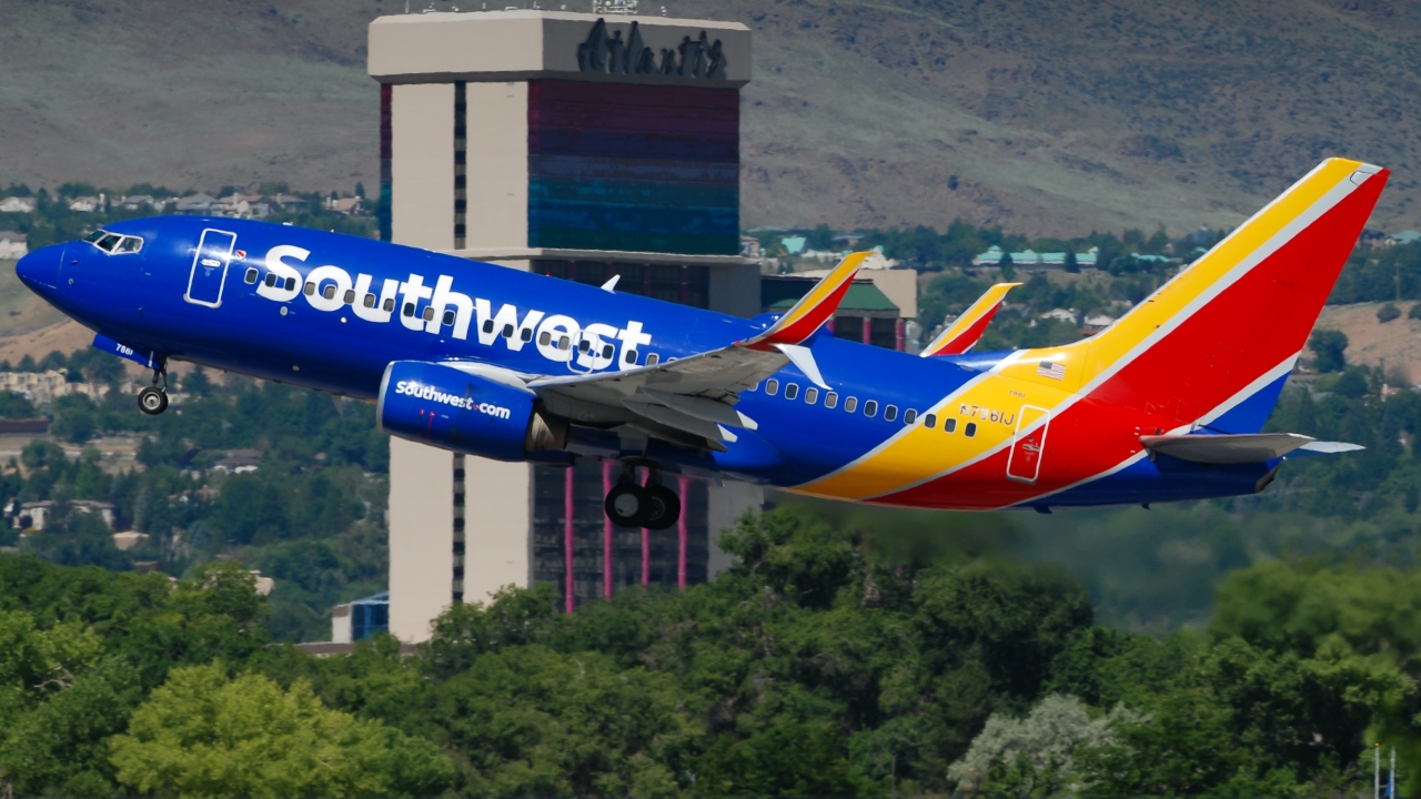 Full size: Southwest Airlines Boeing 737-700 N7861J at Reno/Tahoe International Airport