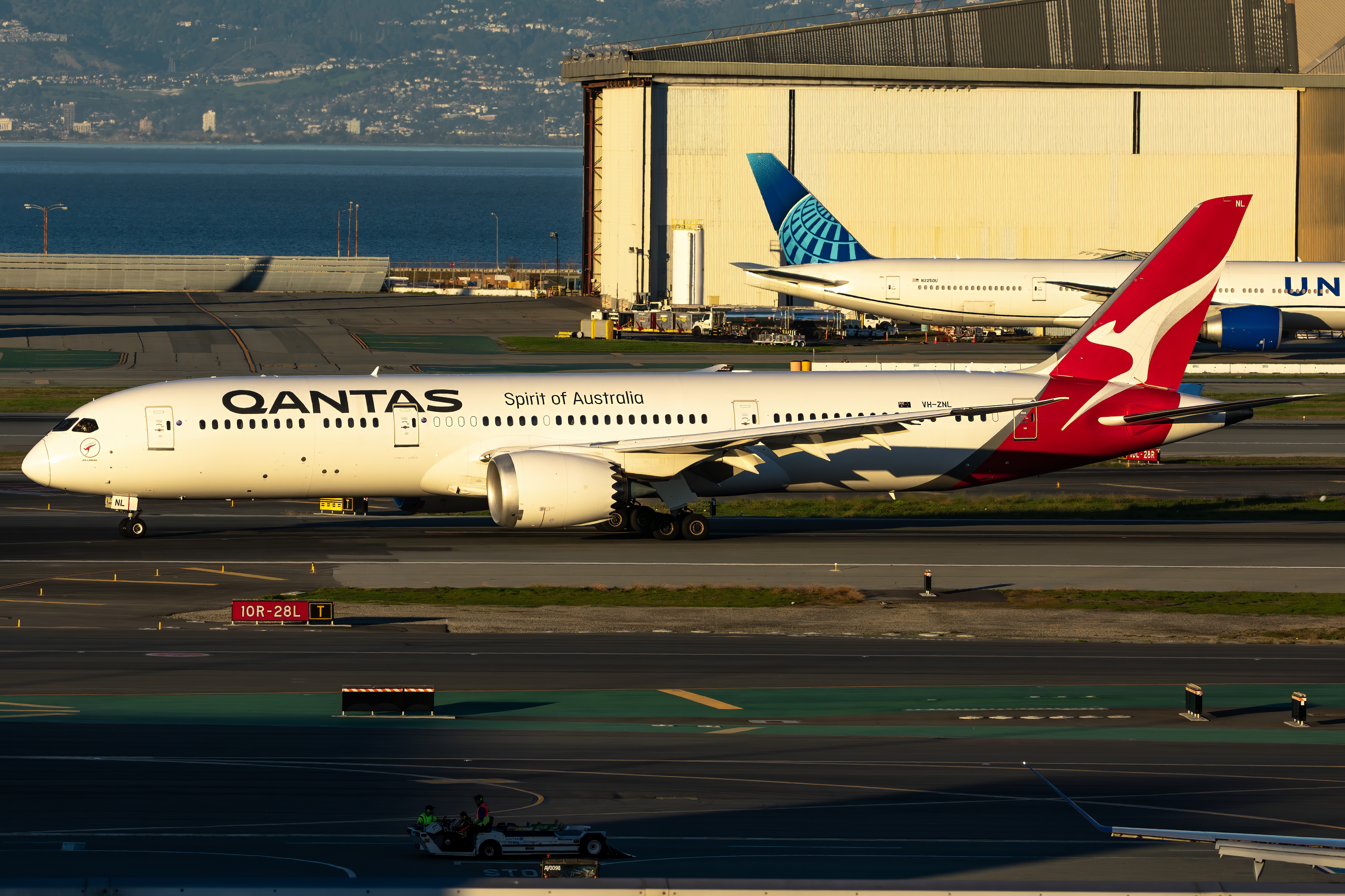 Full size: Qantas Airways Boeing 787-9 VH-ZNL at San Francisco International Airport